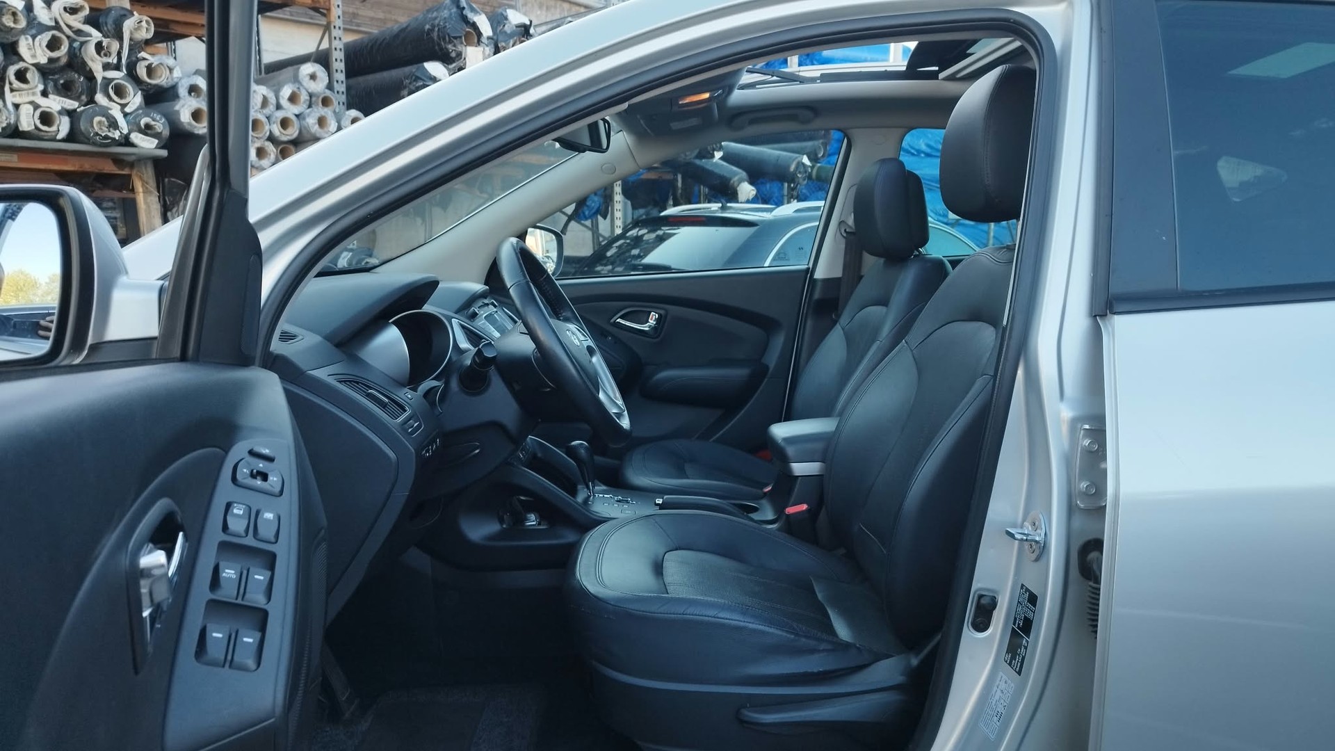 HYUNDAI iX 35 2.0 CRDi Premium 4WD Automatic-image-13