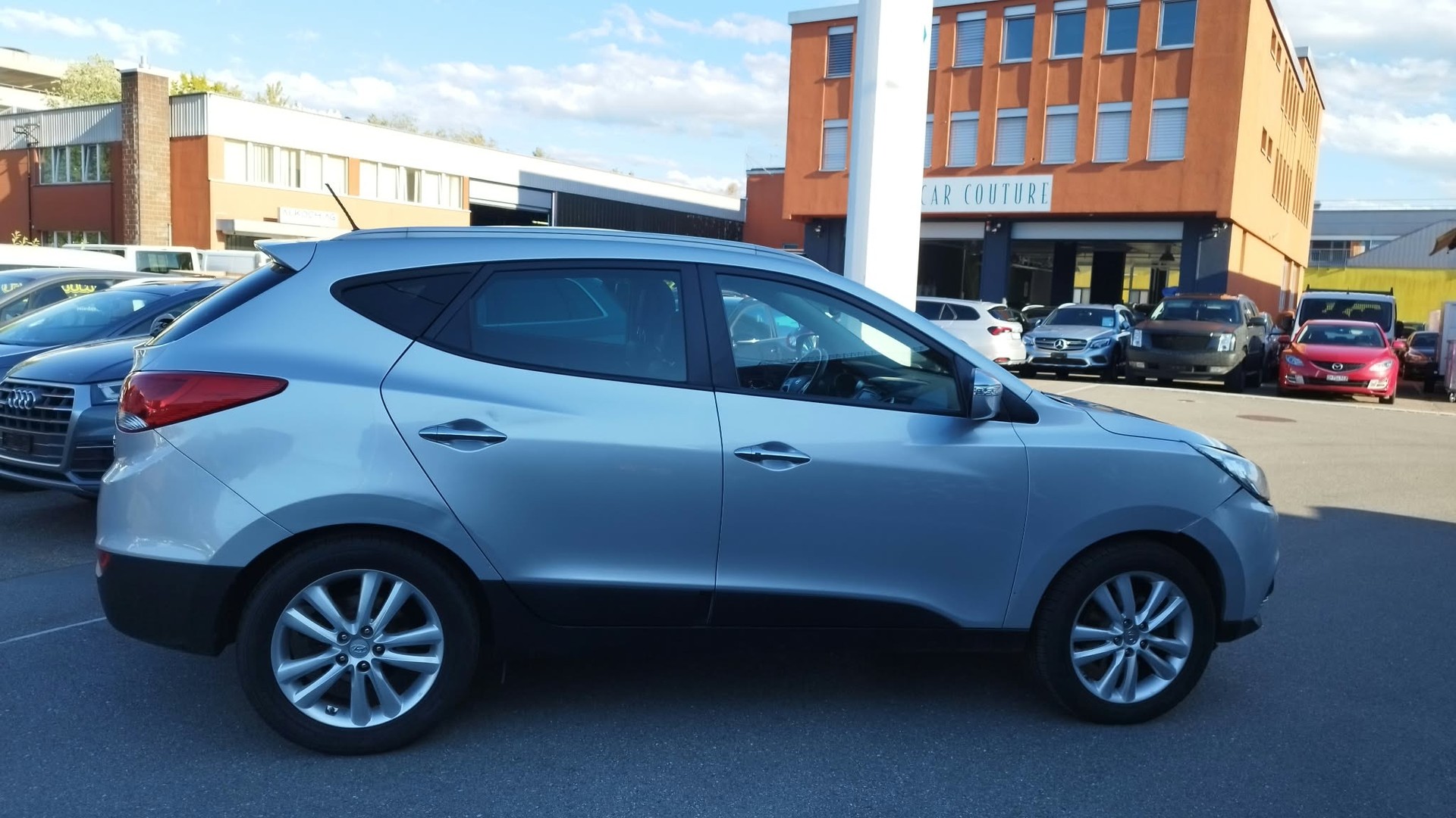 HYUNDAI iX 35 2.0 CRDi Premium 4WD Automatic-image-14
