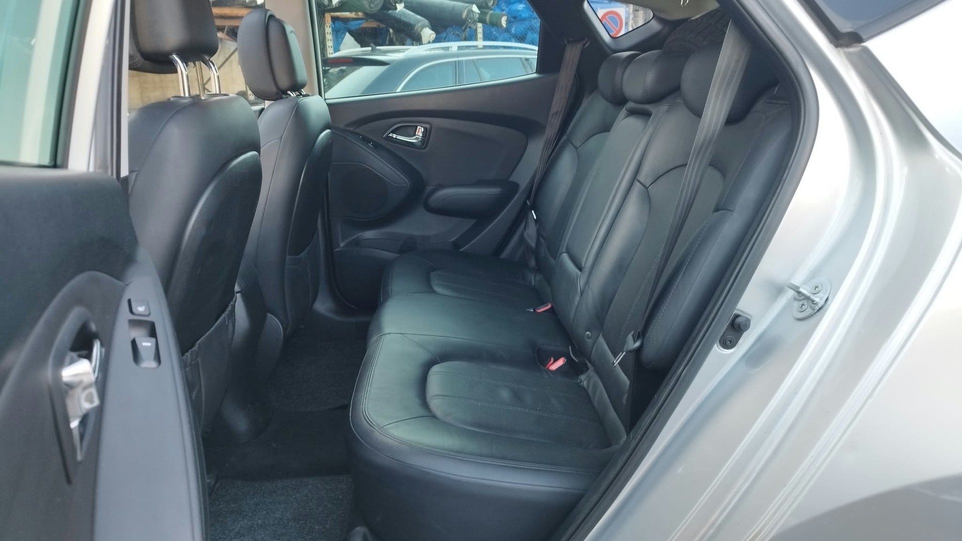 HYUNDAI iX 35 2.0 CRDi Premium 4WD Automatic-image-5