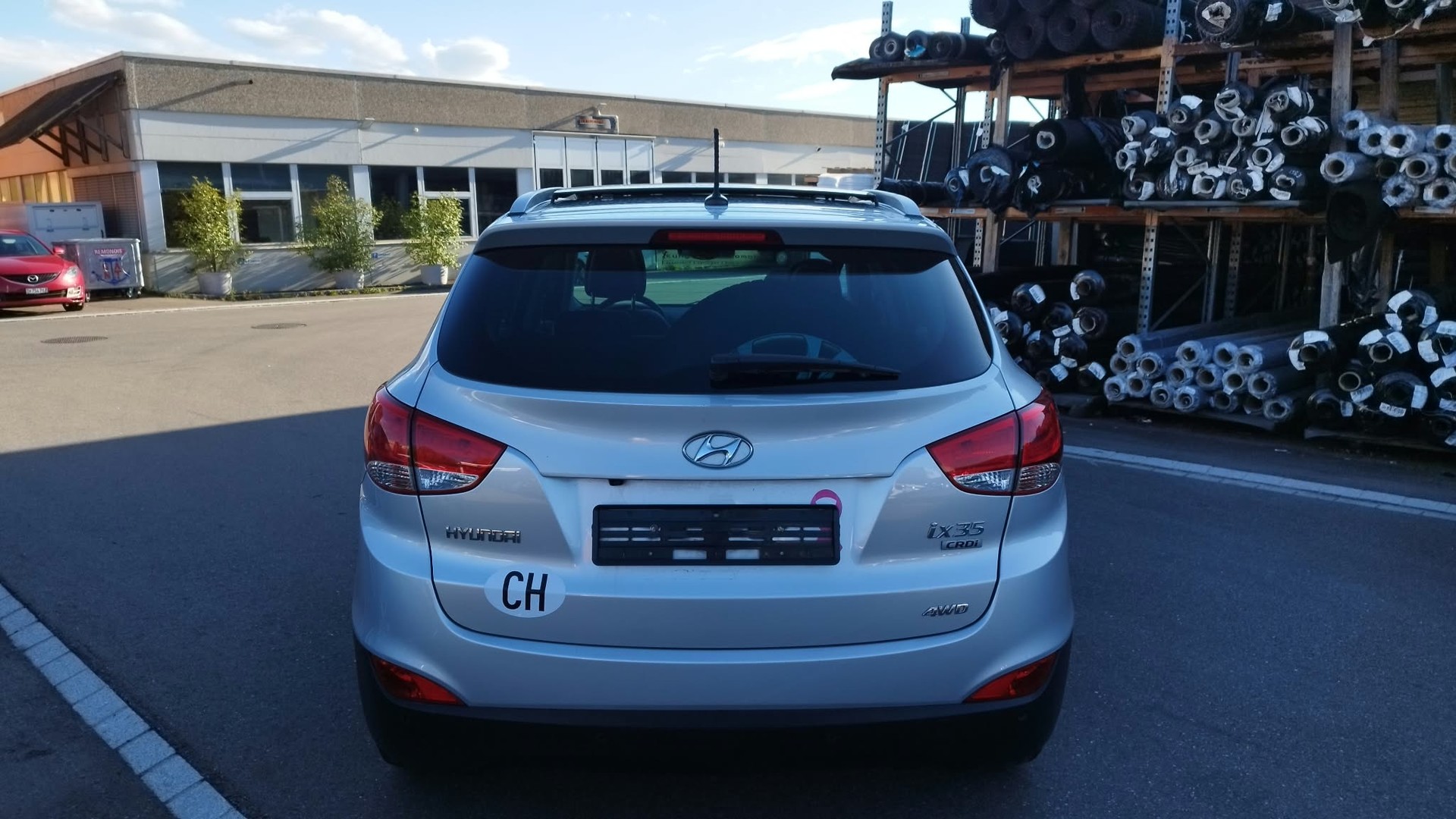 HYUNDAI iX 35 2.0 CRDi Premium 4WD Automatic-image-3