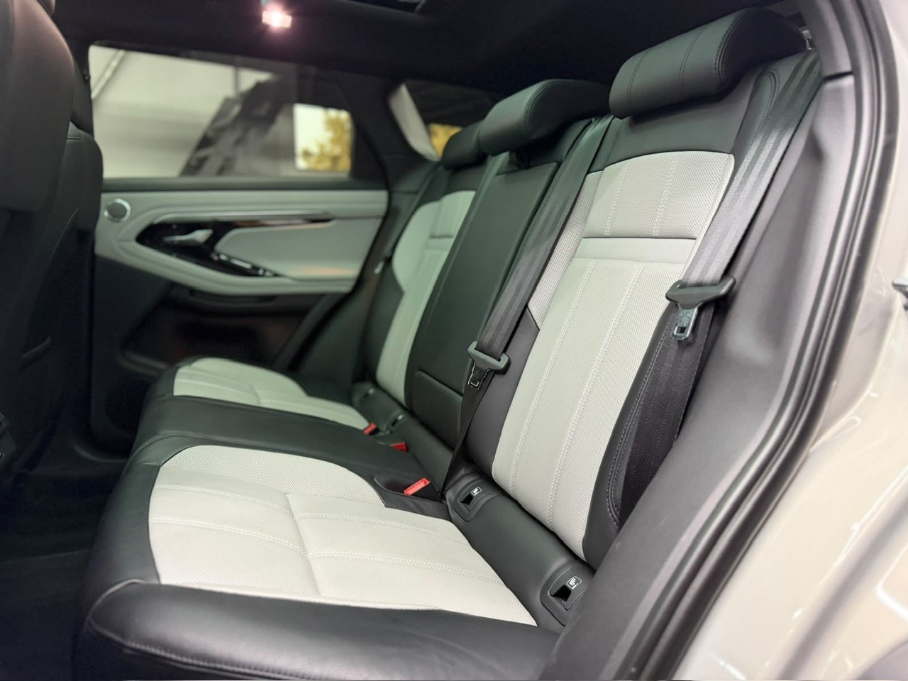 LAND ROVER Range Rover Evoque R-Dynamic P 250 HSE AT9 | CH-Auto | 1. Hand | Facelift-image-24