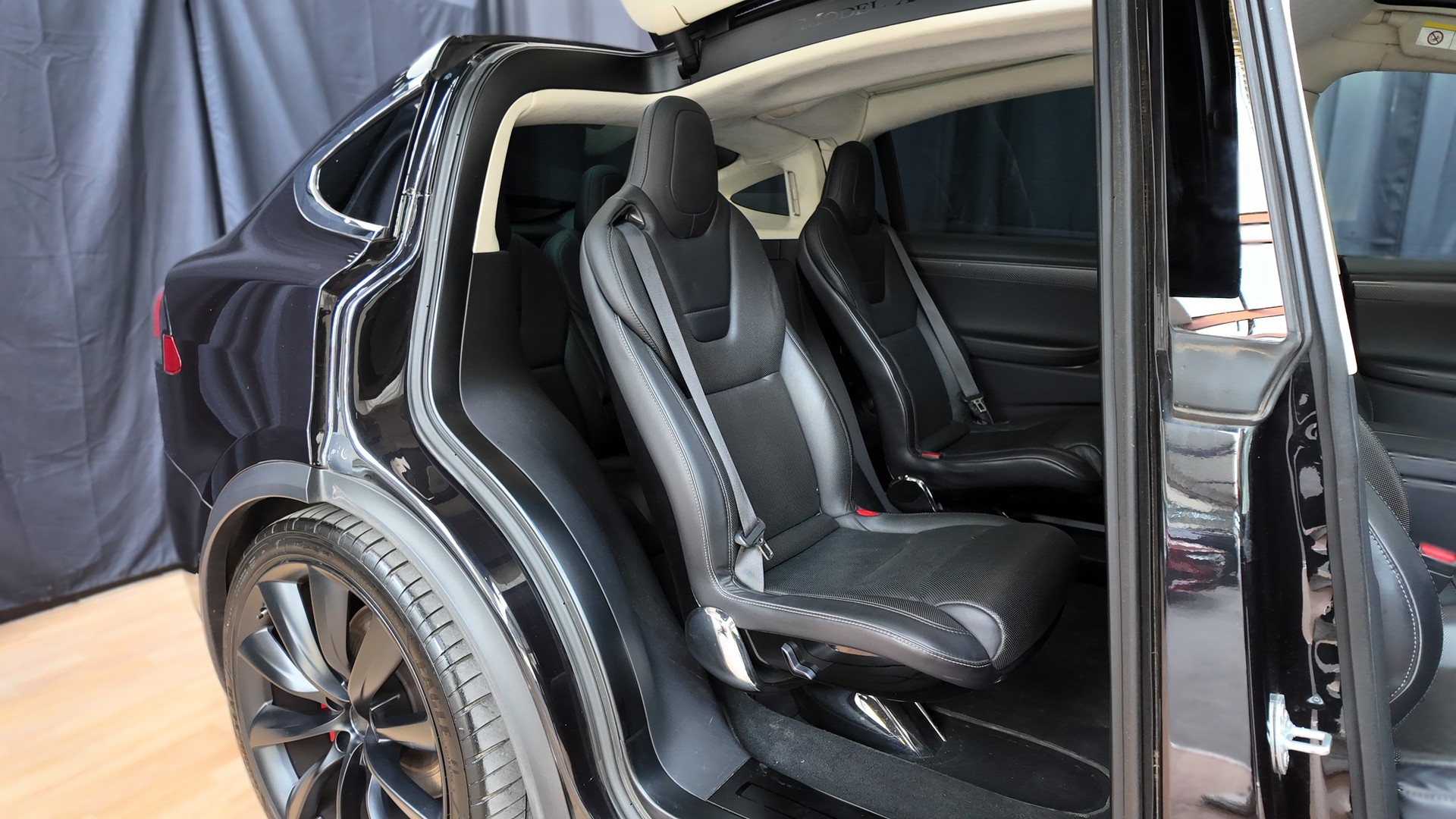 TESLA Model X 90 D Performance-image-8