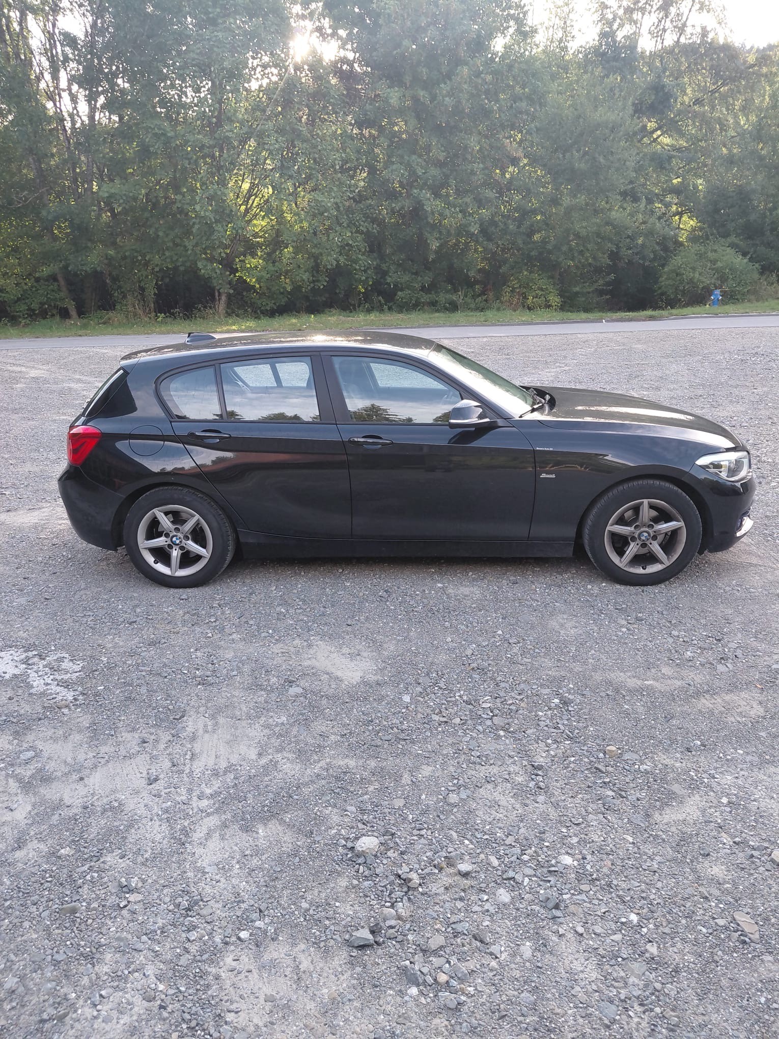BMW 118i-image-1