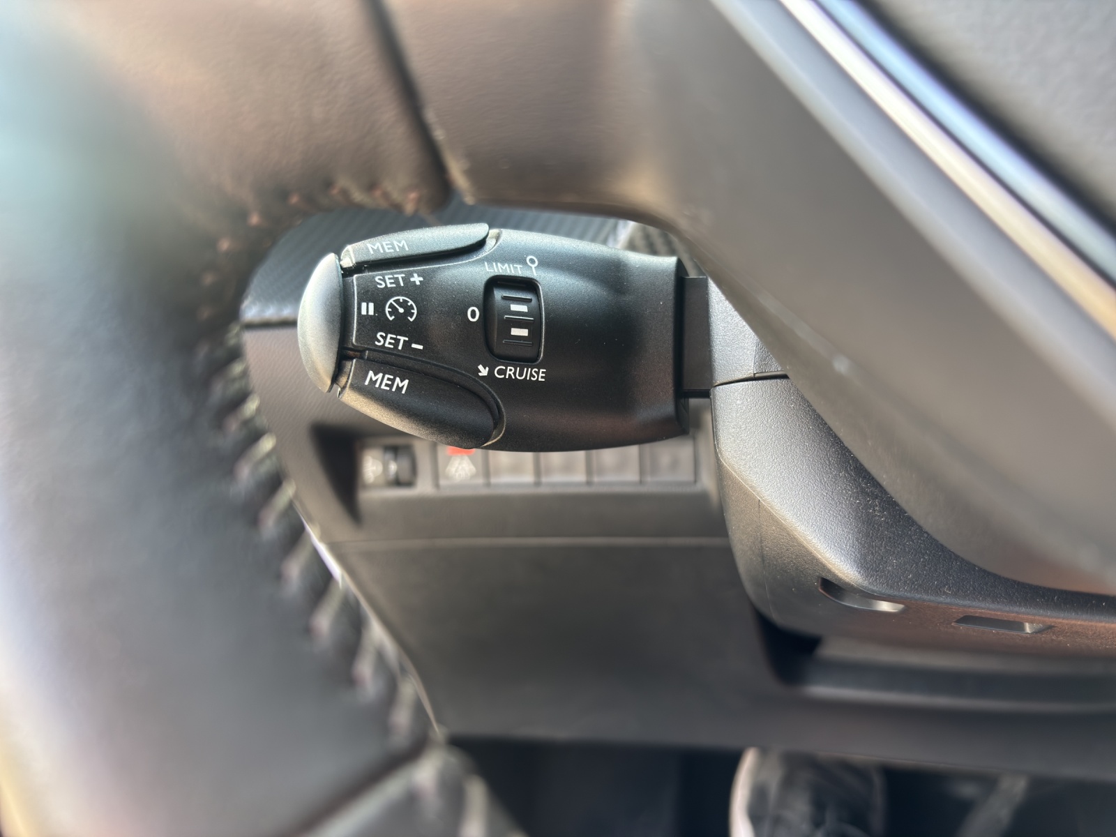 PEUGEOT 208 1.2 PureTech Active Pack-image-10