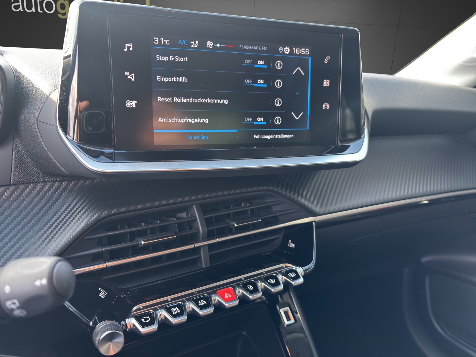 PEUGEOT 208 1.2 PureTech Active Pack-image-9