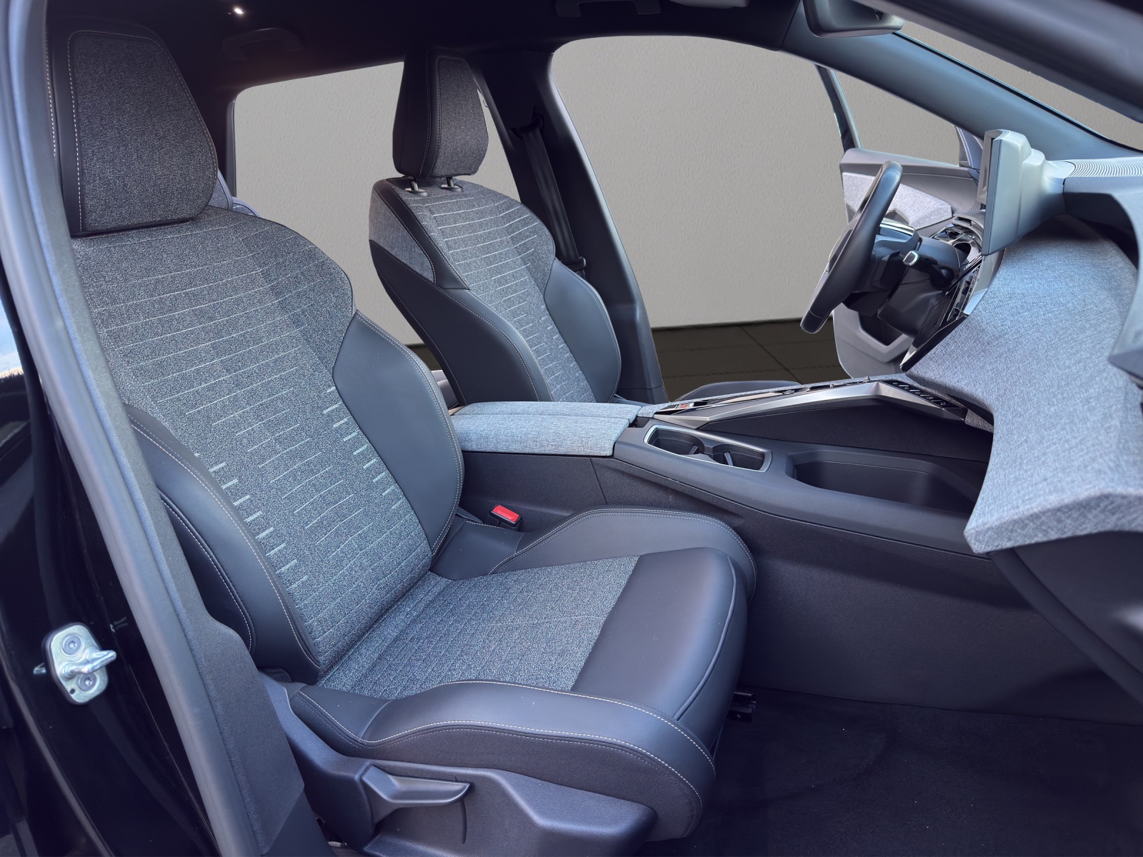 PEUGEOT 5008 145 Hybrid e-DCS6 Allure-image-15