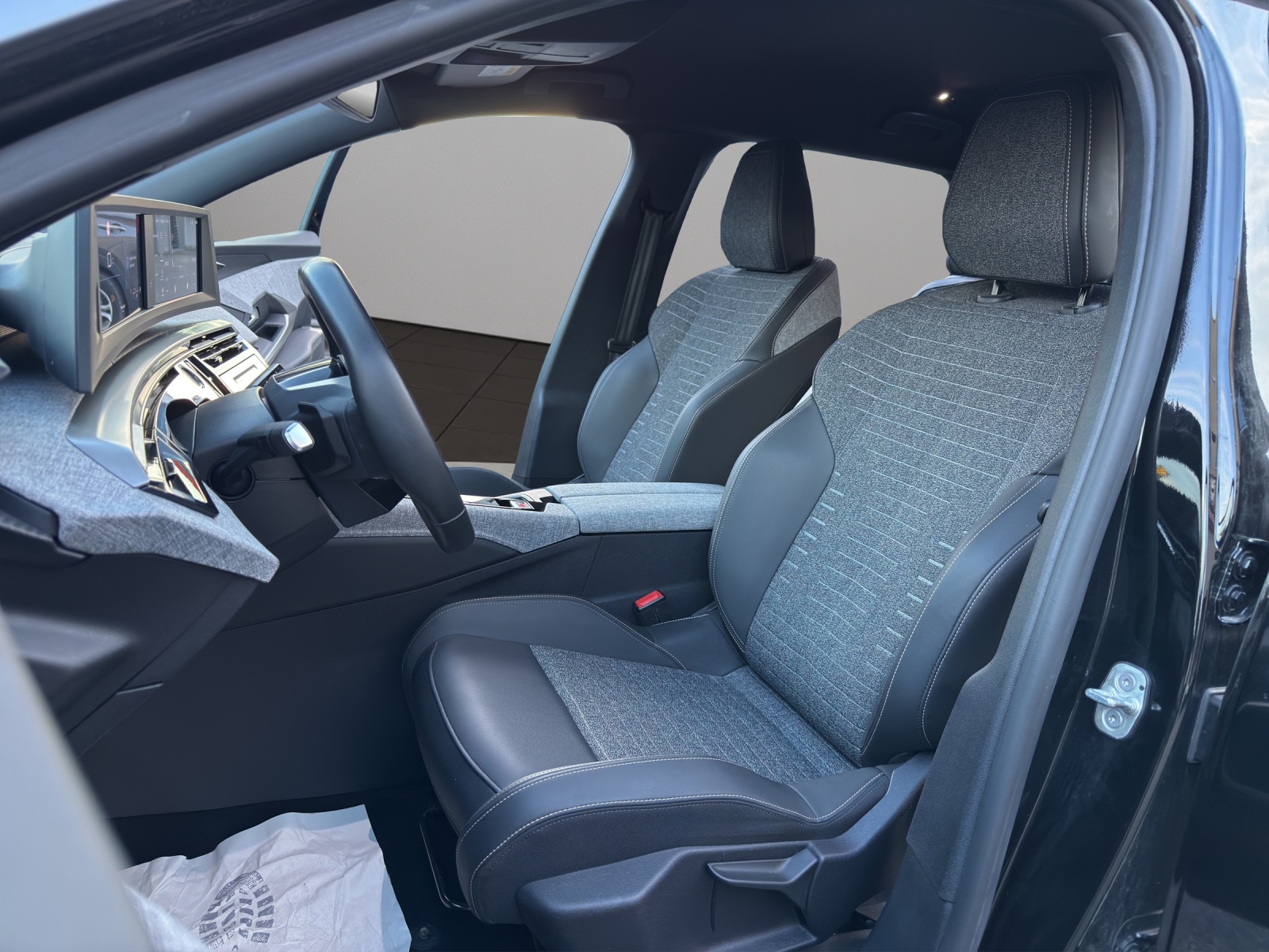 PEUGEOT 5008 145 Hybrid e-DCS6 Allure-image-8