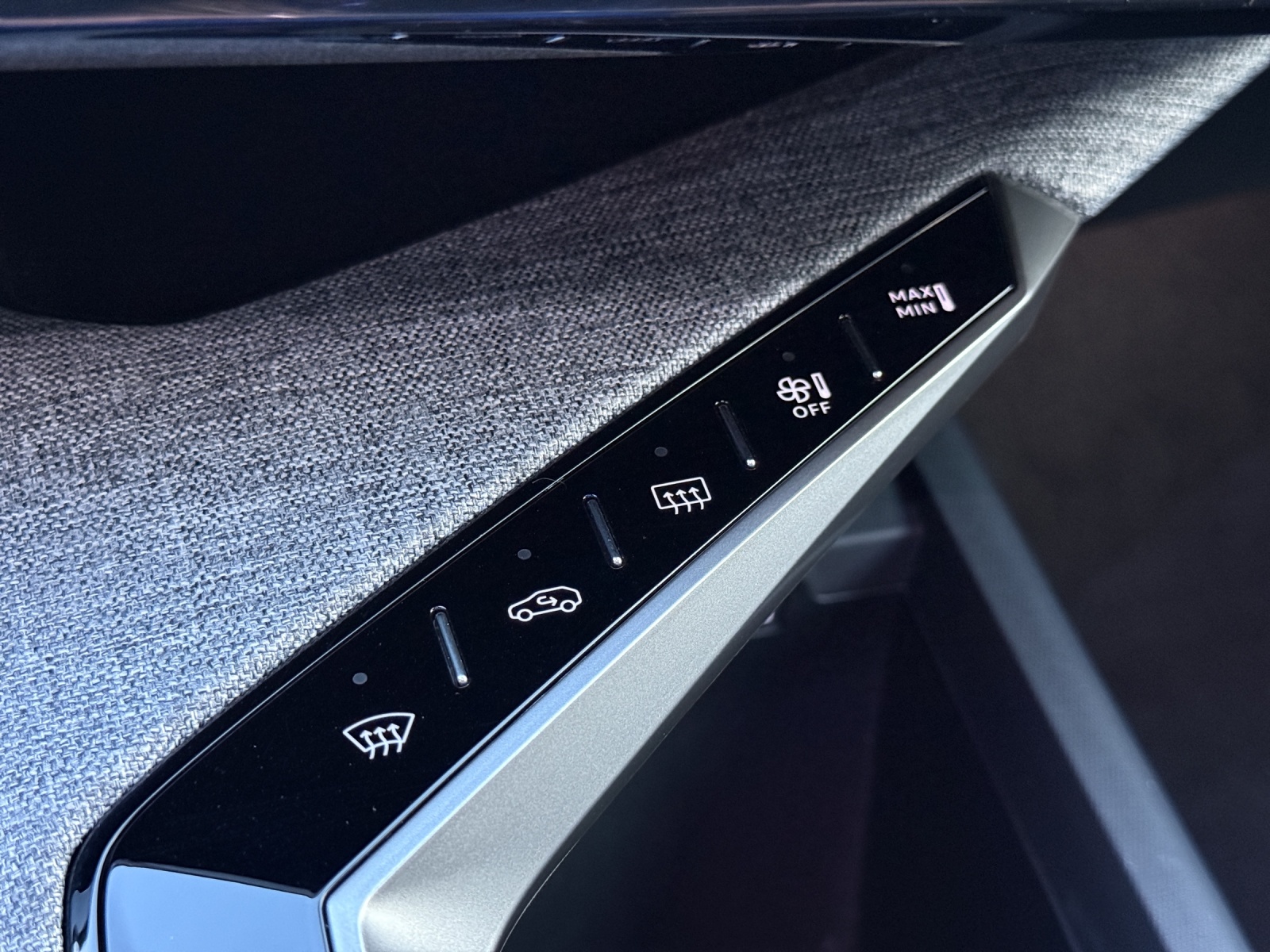 PEUGEOT 5008 145 Hybrid e-DCS6 Allure-image-26