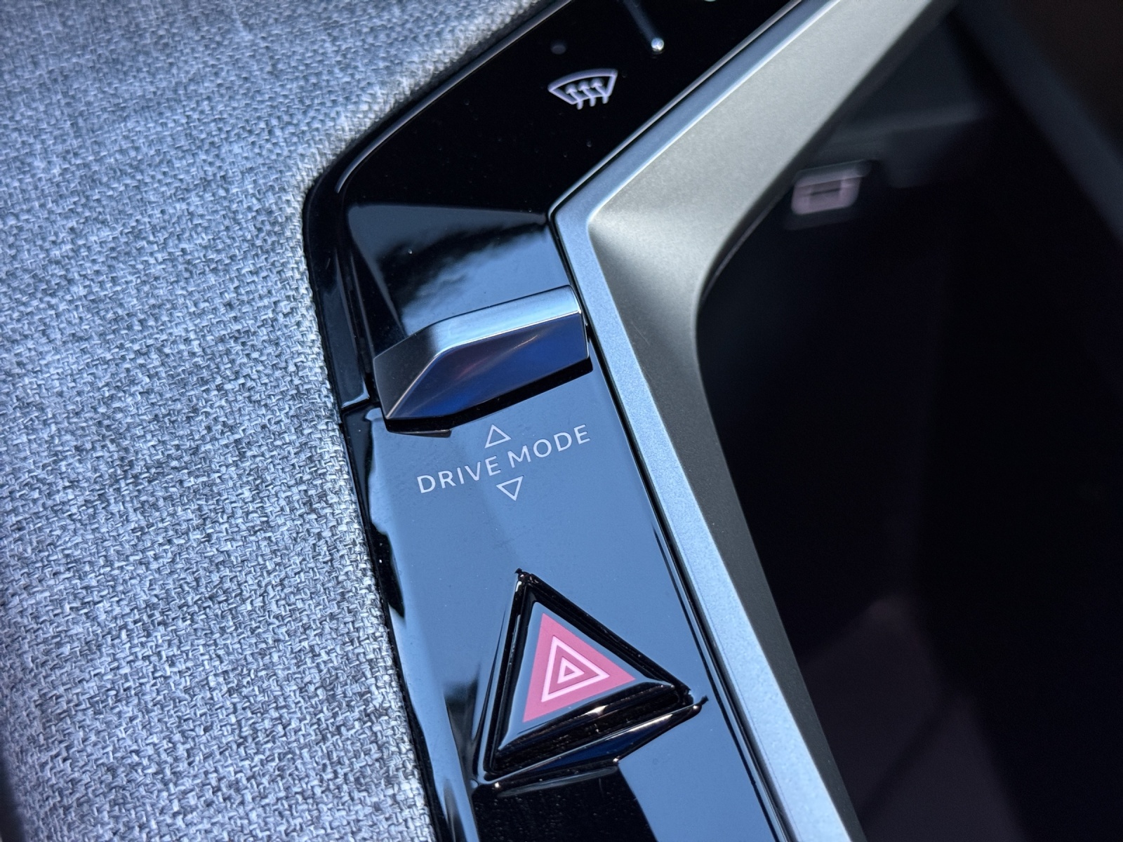 PEUGEOT 5008 145 Hybrid e-DCS6 Allure-image-25