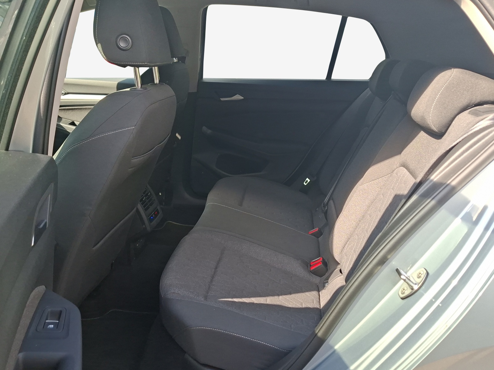 VW Golf 1.5 e TSI mHEV Life DSG-image-11