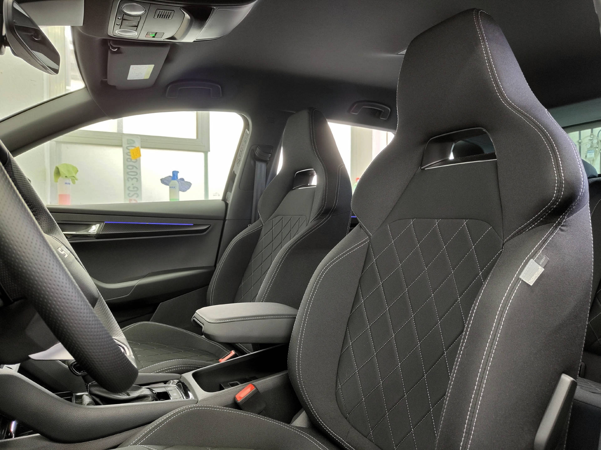 SKODA Karoq 1.5 TSI SportLine DSG-image-5