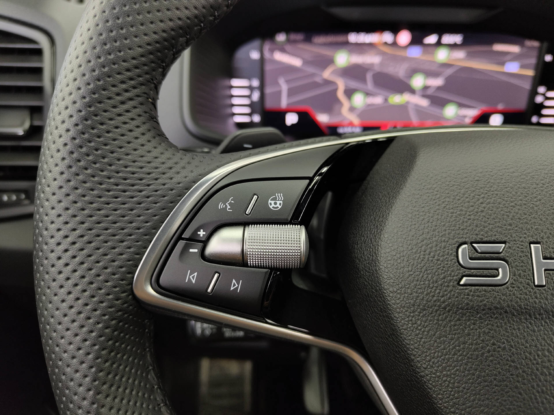 SKODA Karoq 1.5 TSI SportLine DSG-image-12