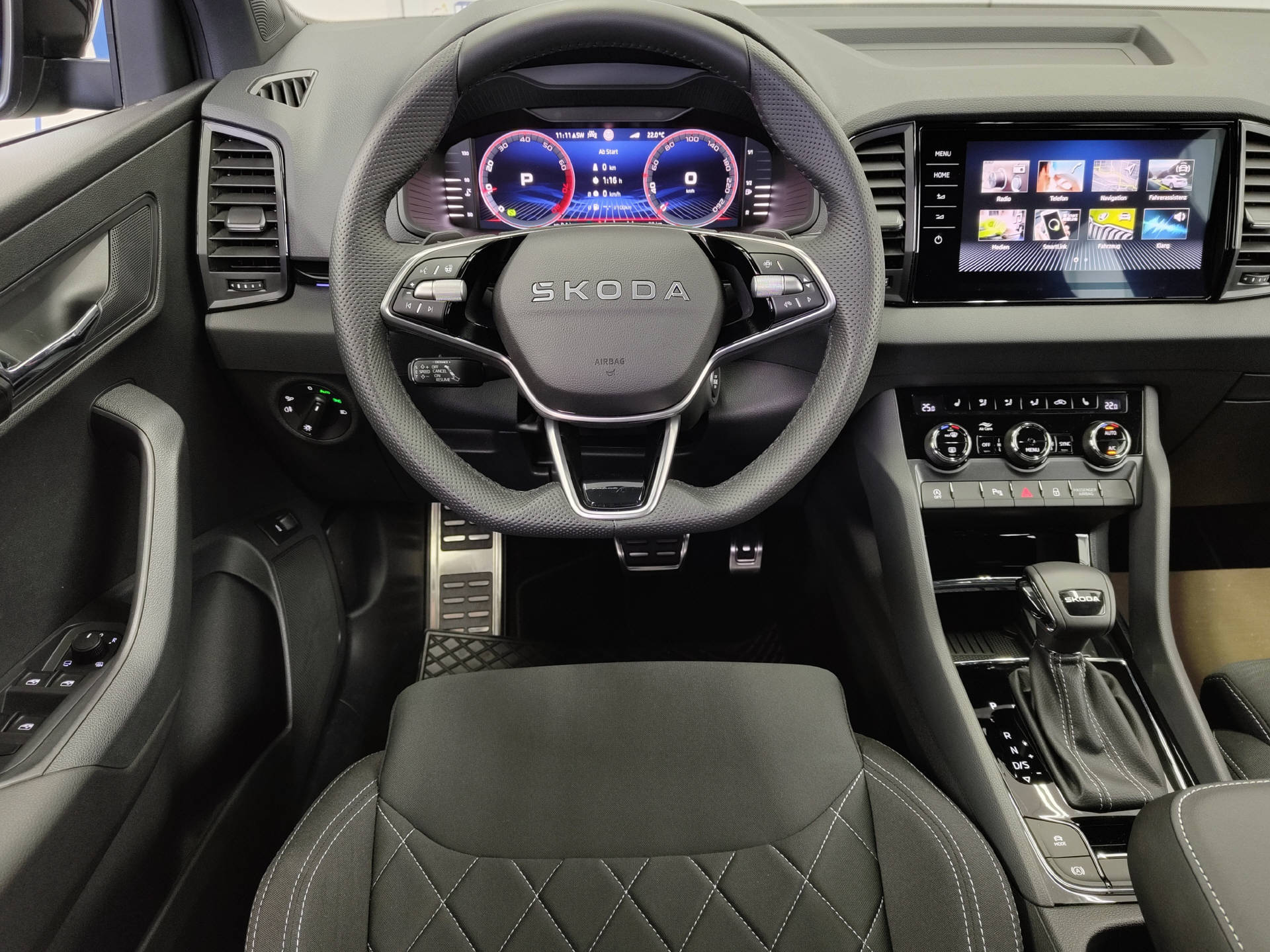 SKODA Karoq 1.5 TSI SportLine DSG-image-4