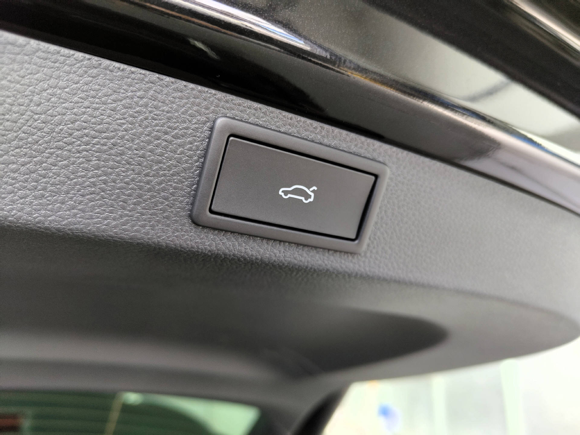 SKODA Karoq 1.5 TSI SportLine DSG-image-13