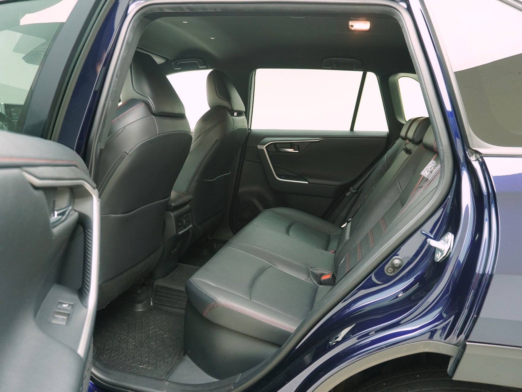 TOYOTA RAV4 2.5 Plug-In-Hybrid Platinum-image-11