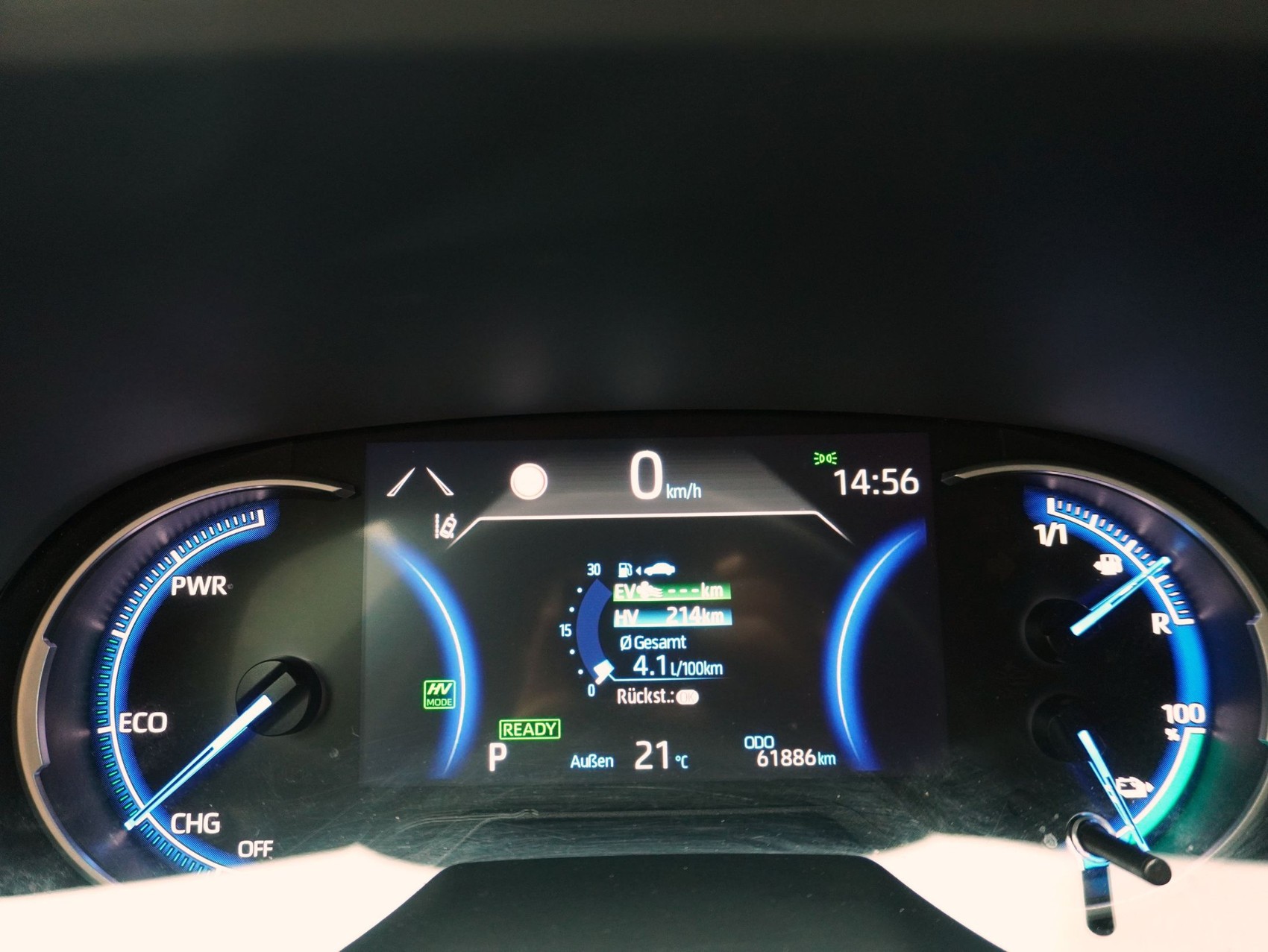 TOYOTA RAV4 2.5 Plug-In-Hybrid Platinum-image-17