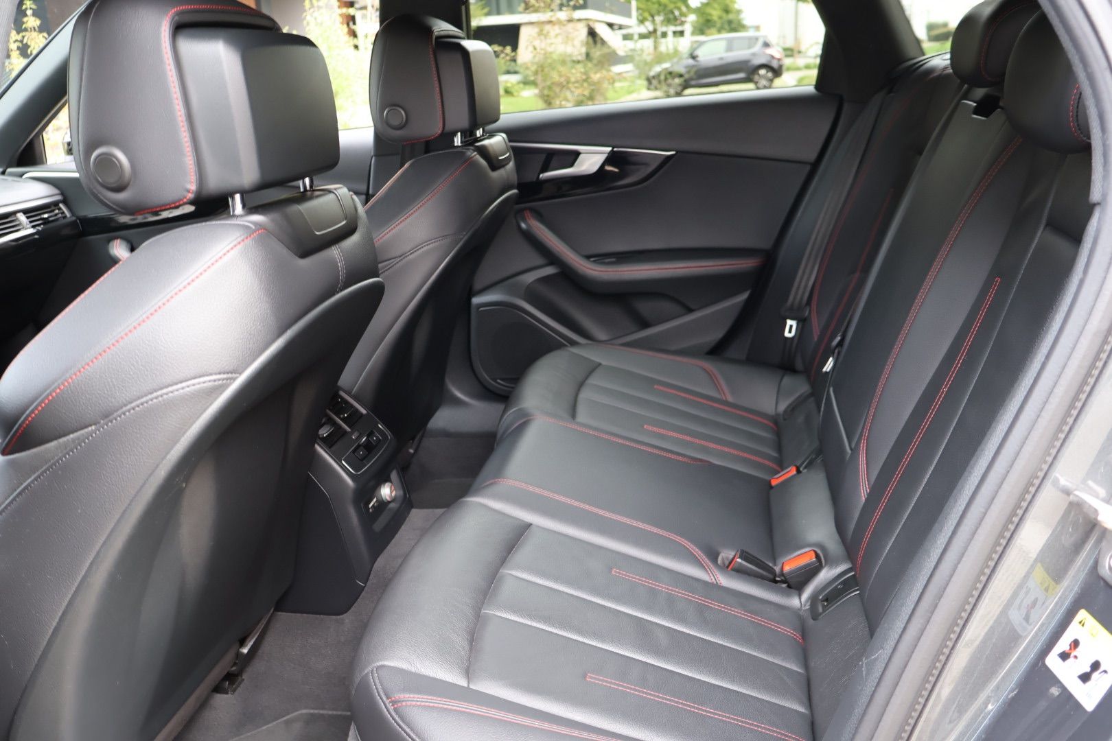 AUDI A4 2.0 TDI Quattro SPORT-image-8