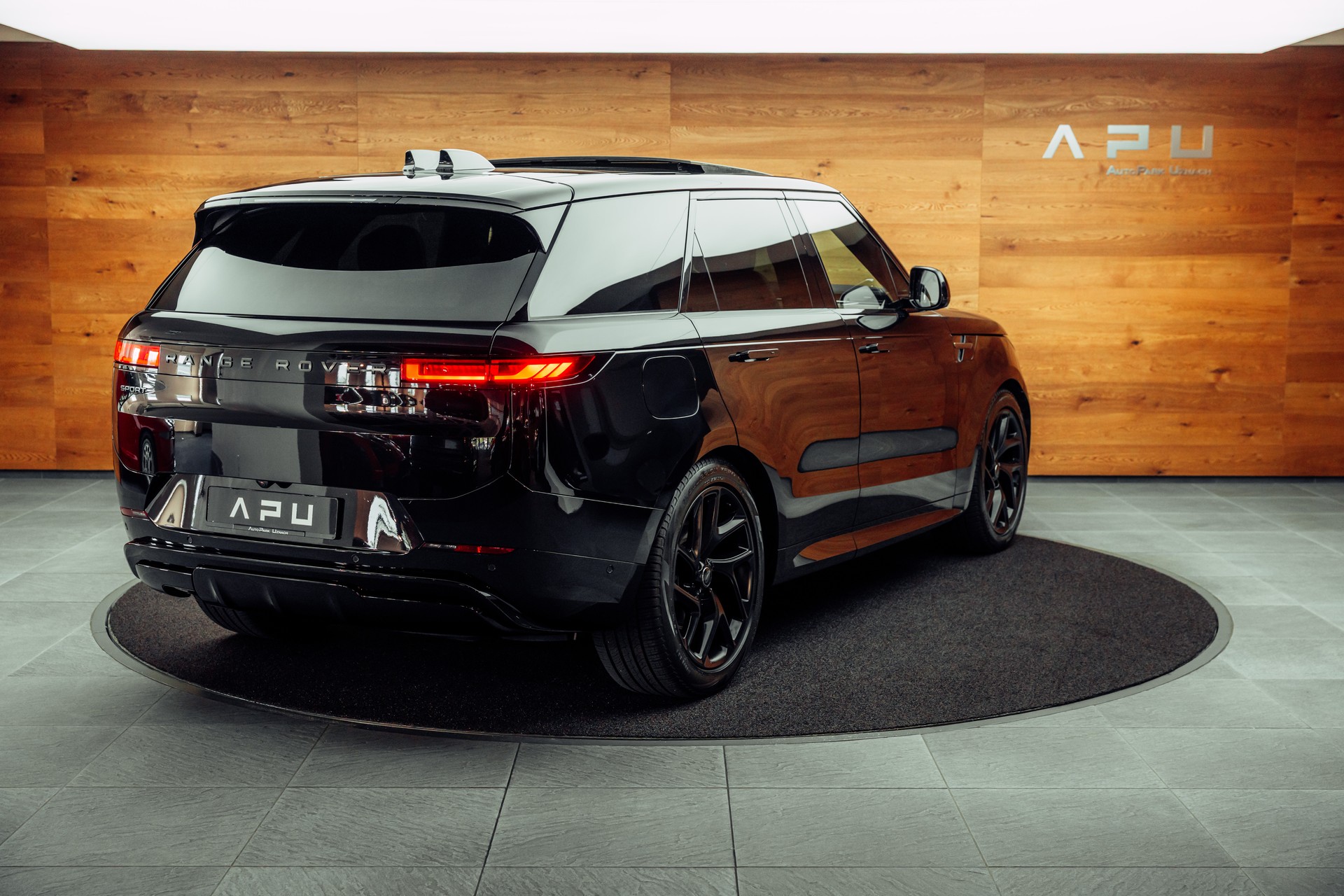 LAND ROVER Range Rover Sport D300 3.0 TD6 MHEV Dynamic SE Automatic Santorini Black-image-1
