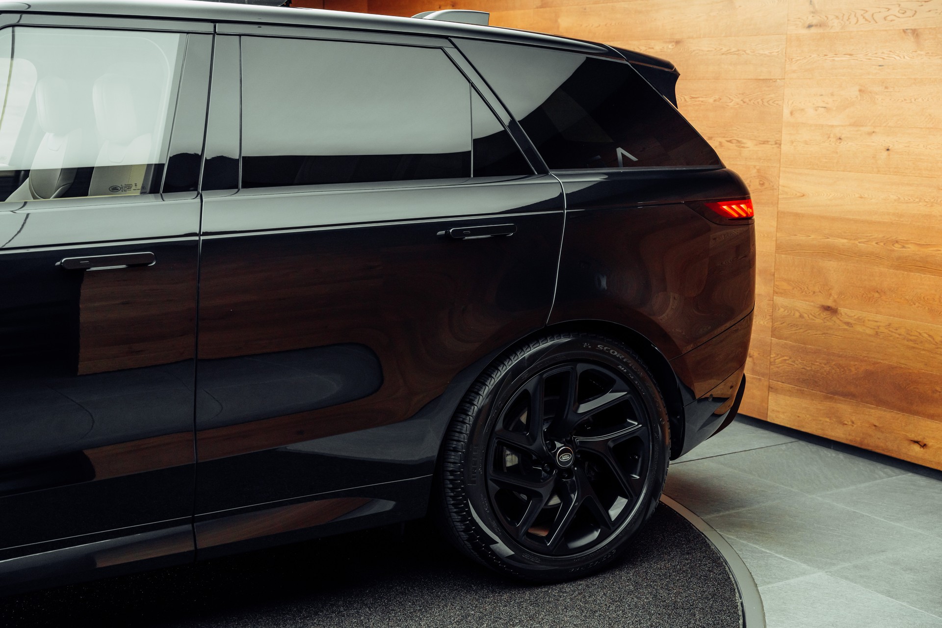 LAND ROVER Range Rover Sport D300 3.0 TD6 MHEV Dynamic SE Automatic Santorini Black-image-22