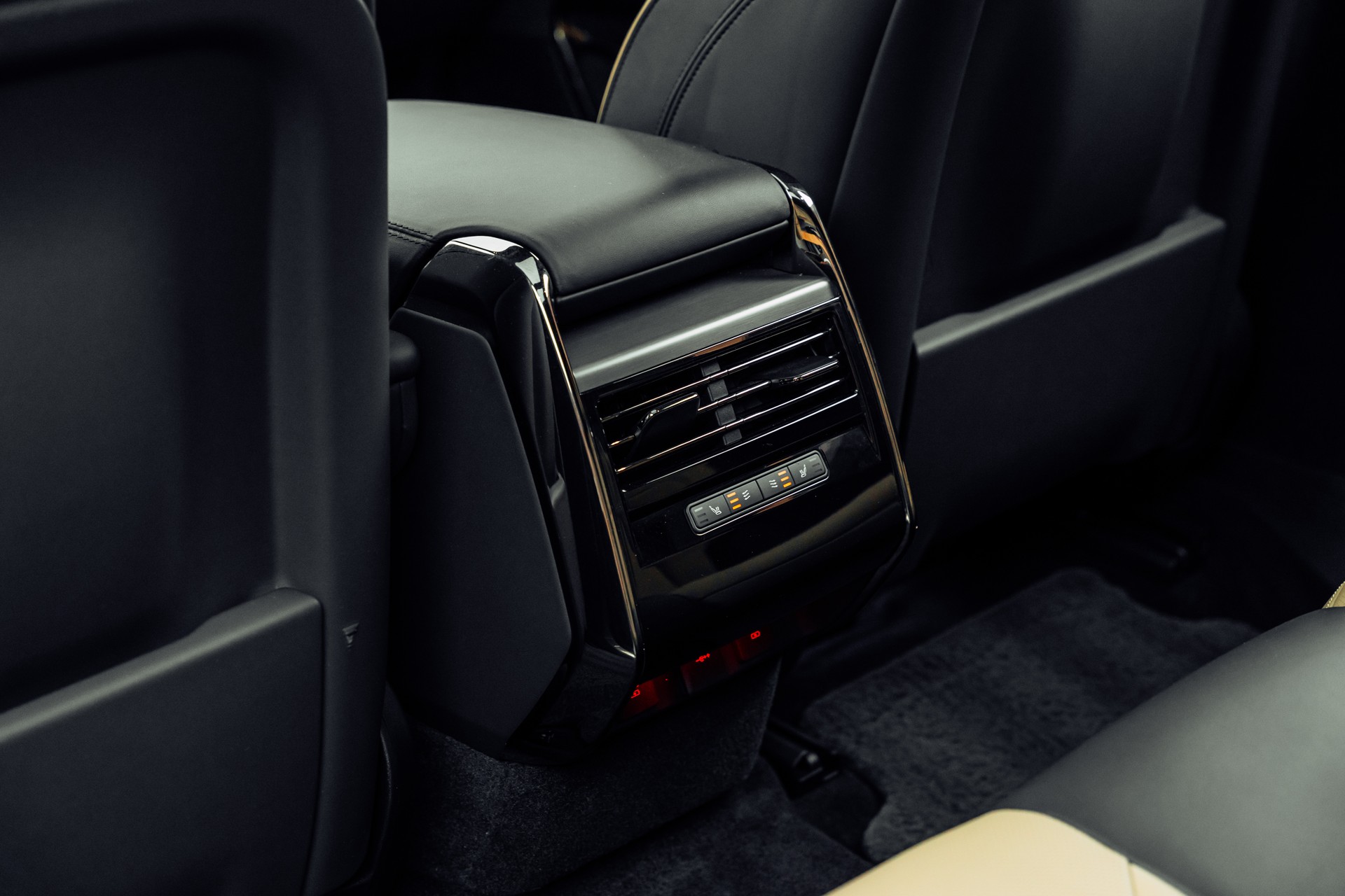 LAND ROVER Range Rover Sport D300 3.0 TD6 MHEV Dynamic SE Automatic Santorini Black-image-15