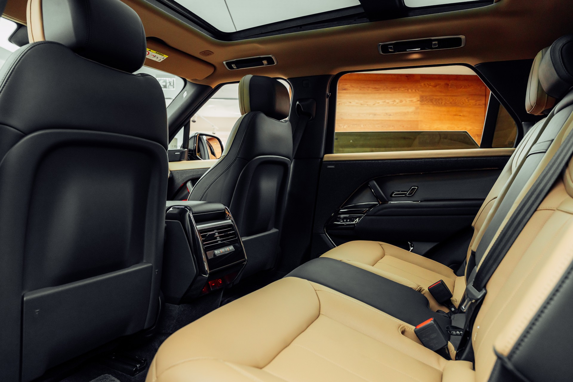 LAND ROVER Range Rover Sport D300 3.0 TD6 MHEV Dynamic SE Automatic Santorini Black-image-11