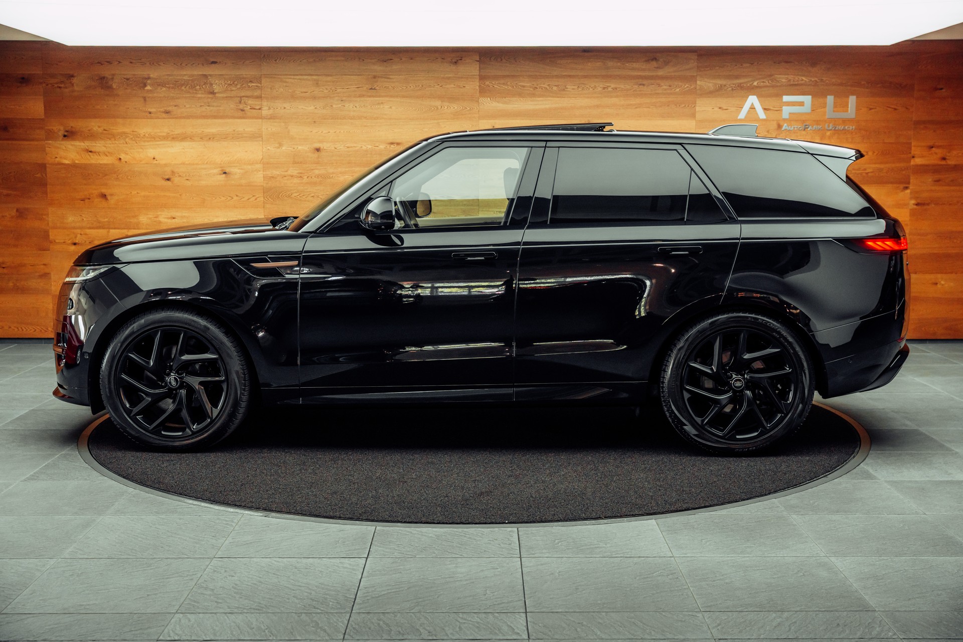 LAND ROVER Range Rover Sport D300 3.0 TD6 MHEV Dynamic SE Automatic Santorini Black-image-12
