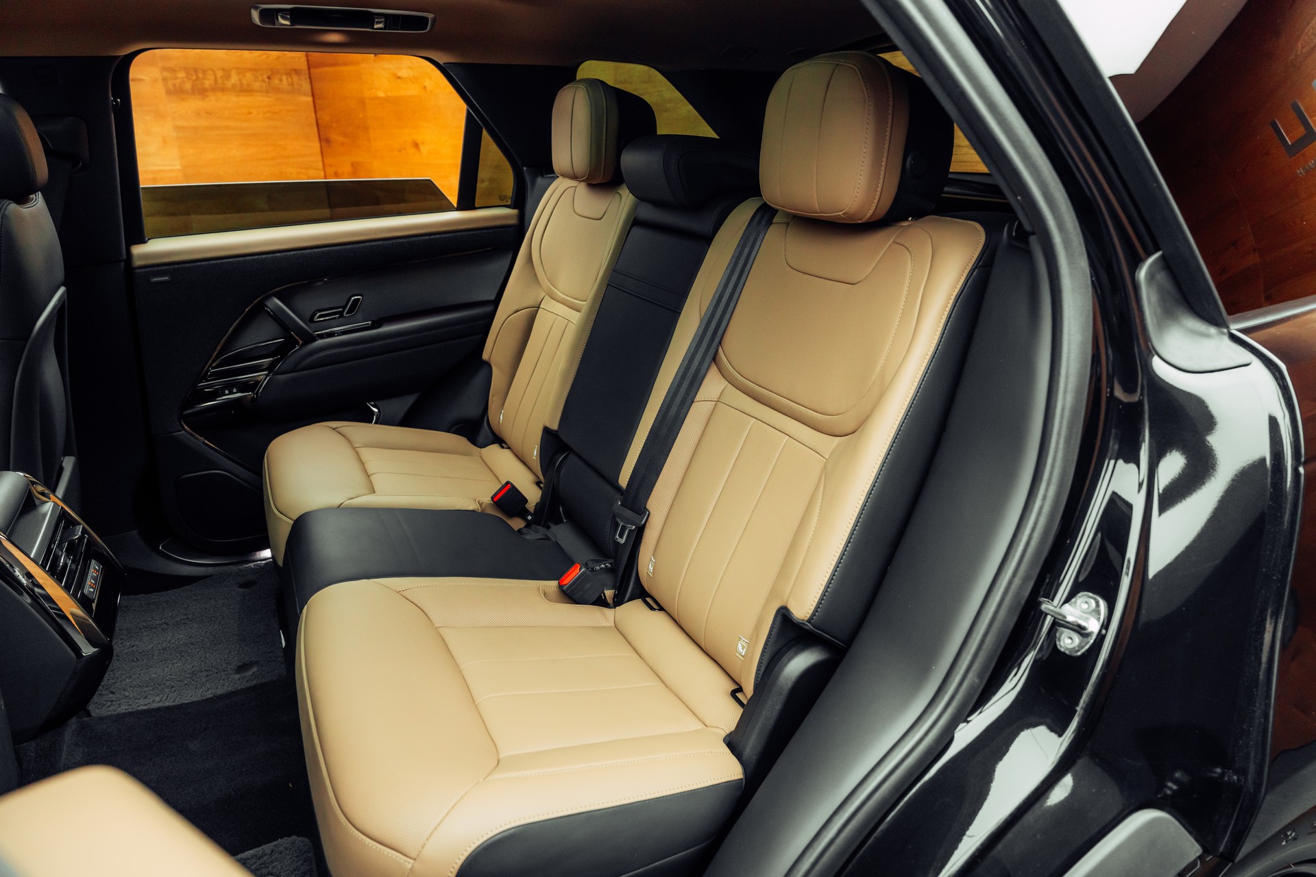 LAND ROVER Range Rover Sport D300 3.0 TD6 MHEV Dynamic SE Automatic Santorini Black-image-9