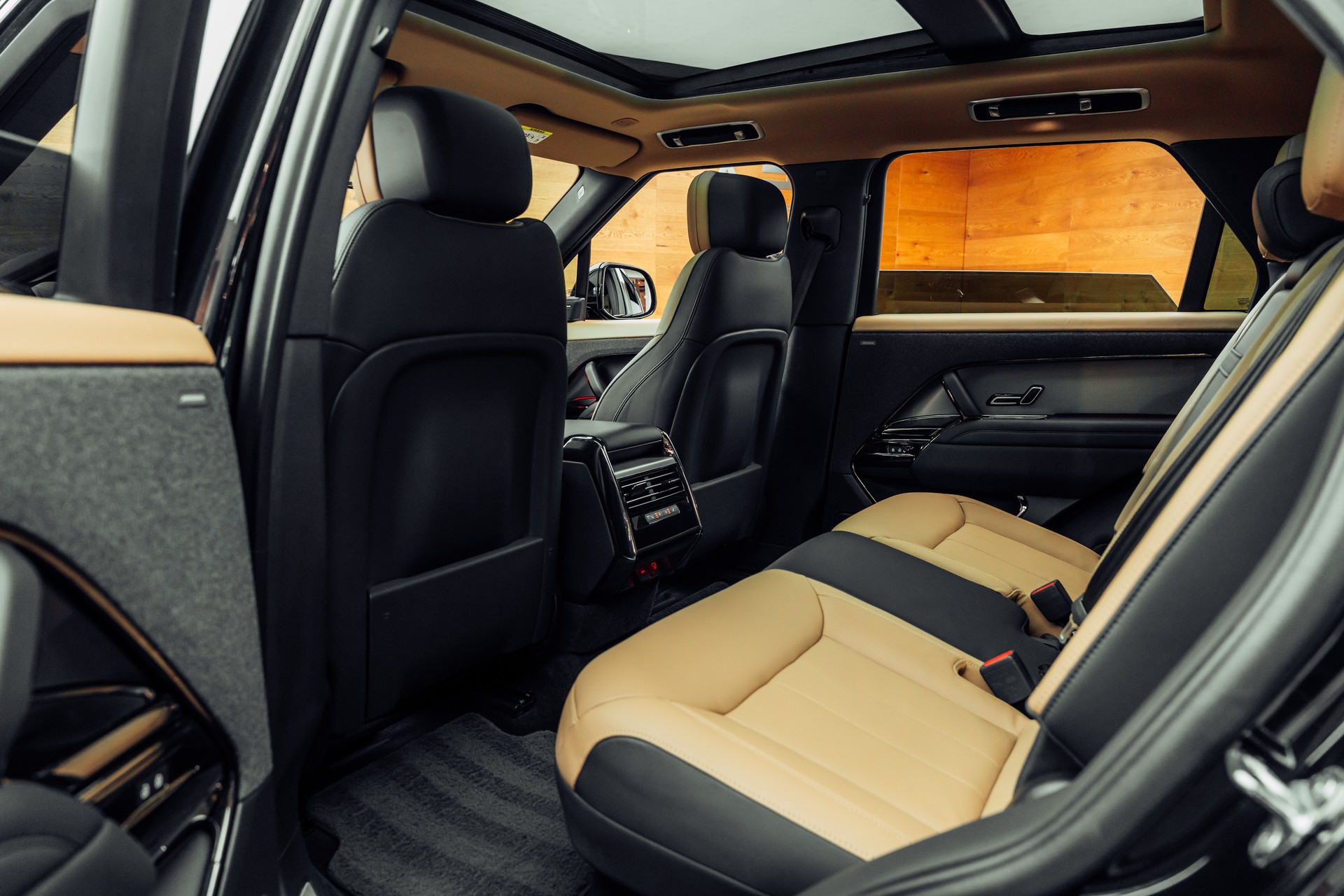 LAND ROVER Range Rover Sport D300 3.0 TD6 MHEV Dynamic SE Automatic Santorini Black-image-10