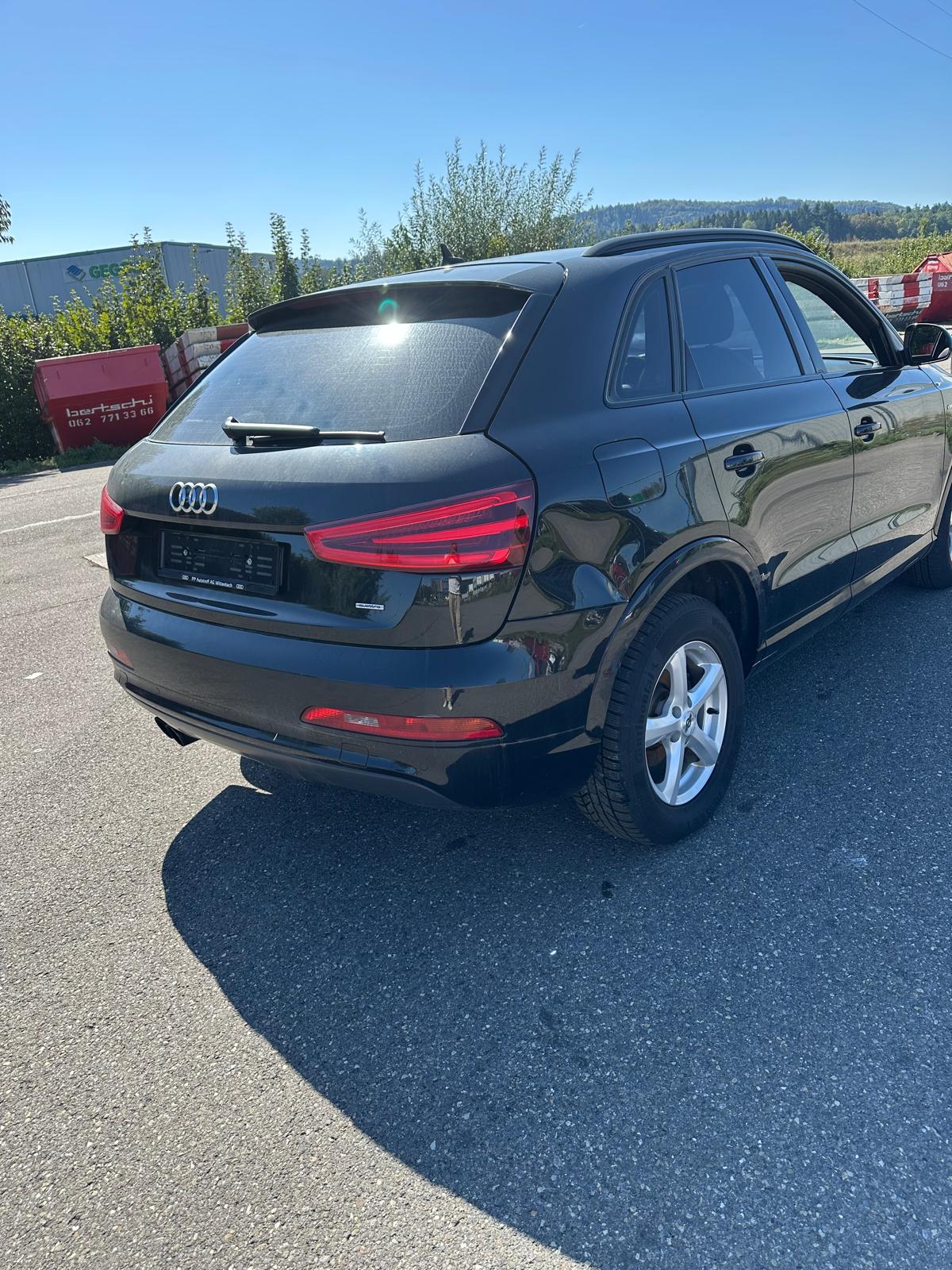 AUDI Q3 2.0 TFSI quattro S-tronic-image-9