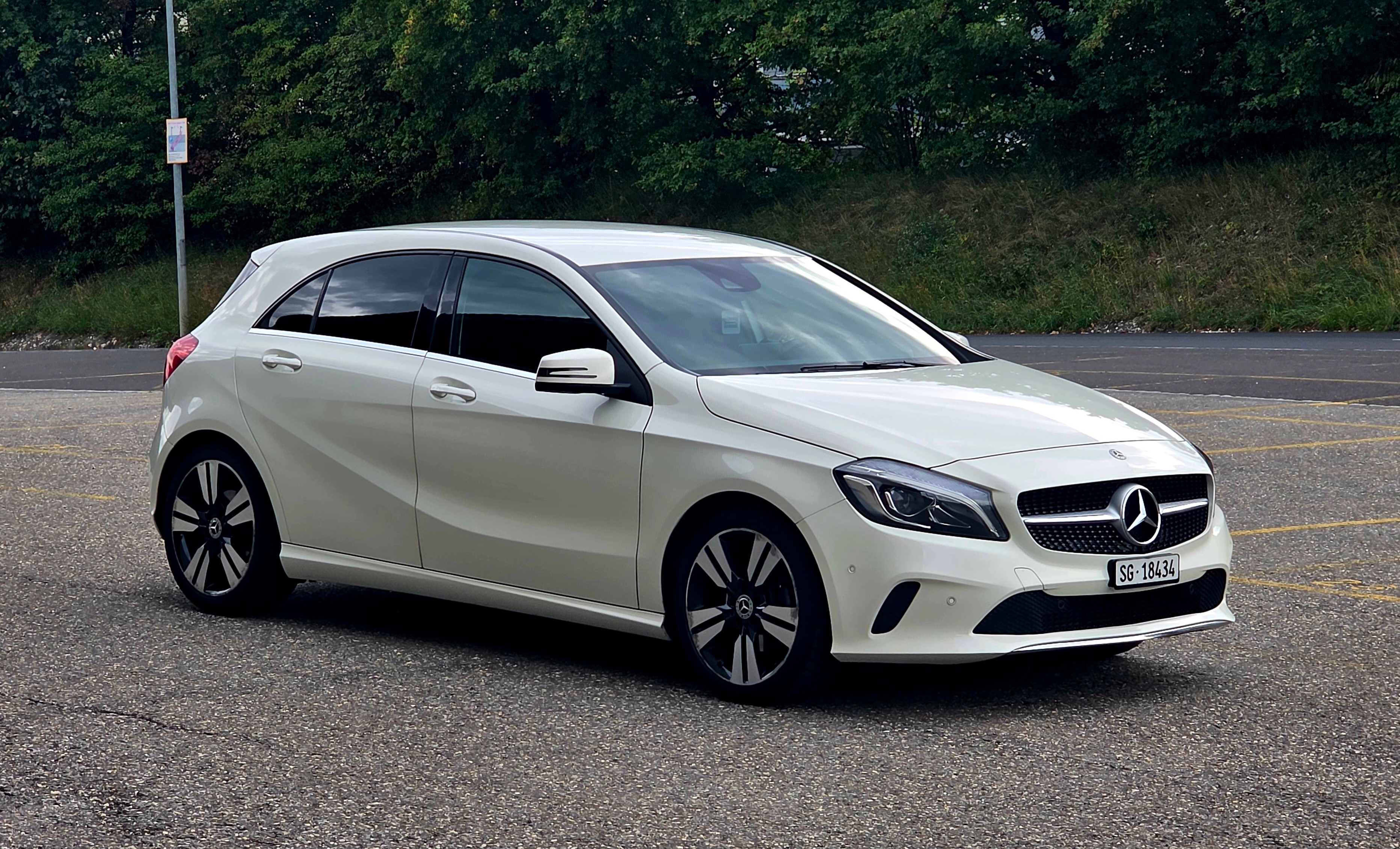 MERCEDES-BENZ A 200 CDI Night Star 7G-DCT — slika 1