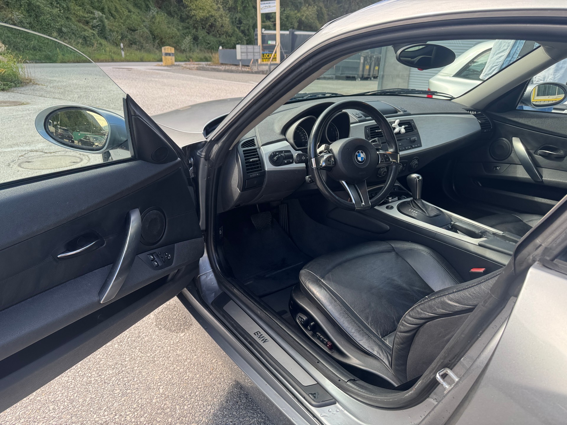 BMW Z4 3.0si Coupé-image-7