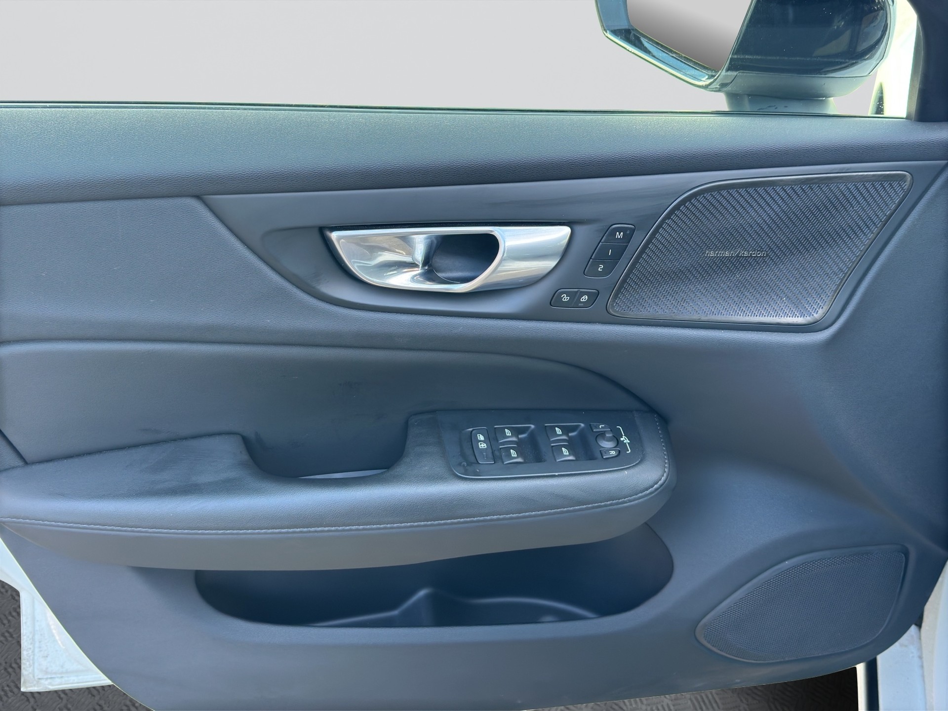 VOLVO V60 B4 Benzin Mild Hybrid Plus Dark DCT-image-8