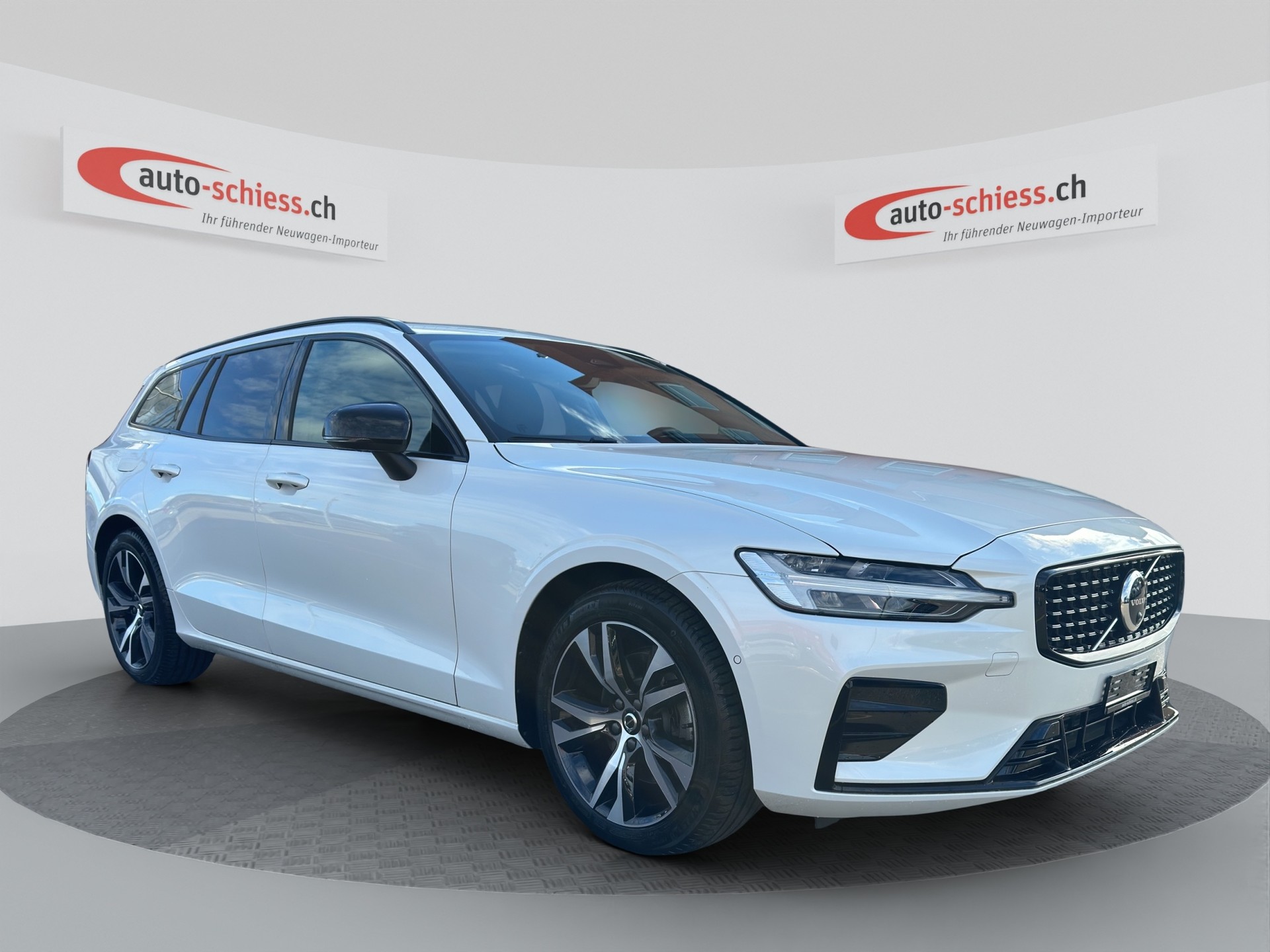 VOLVO V60 B4 Benzin Mild Hybrid Plus Dark DCT
