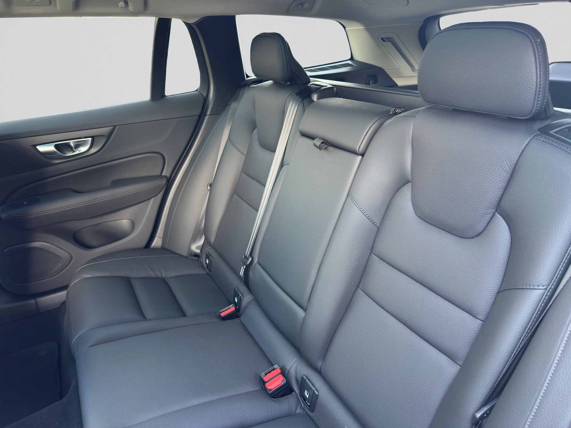 VOLVO V60 B4 Benzin Mild Hybrid Plus Dark DCT-image-7