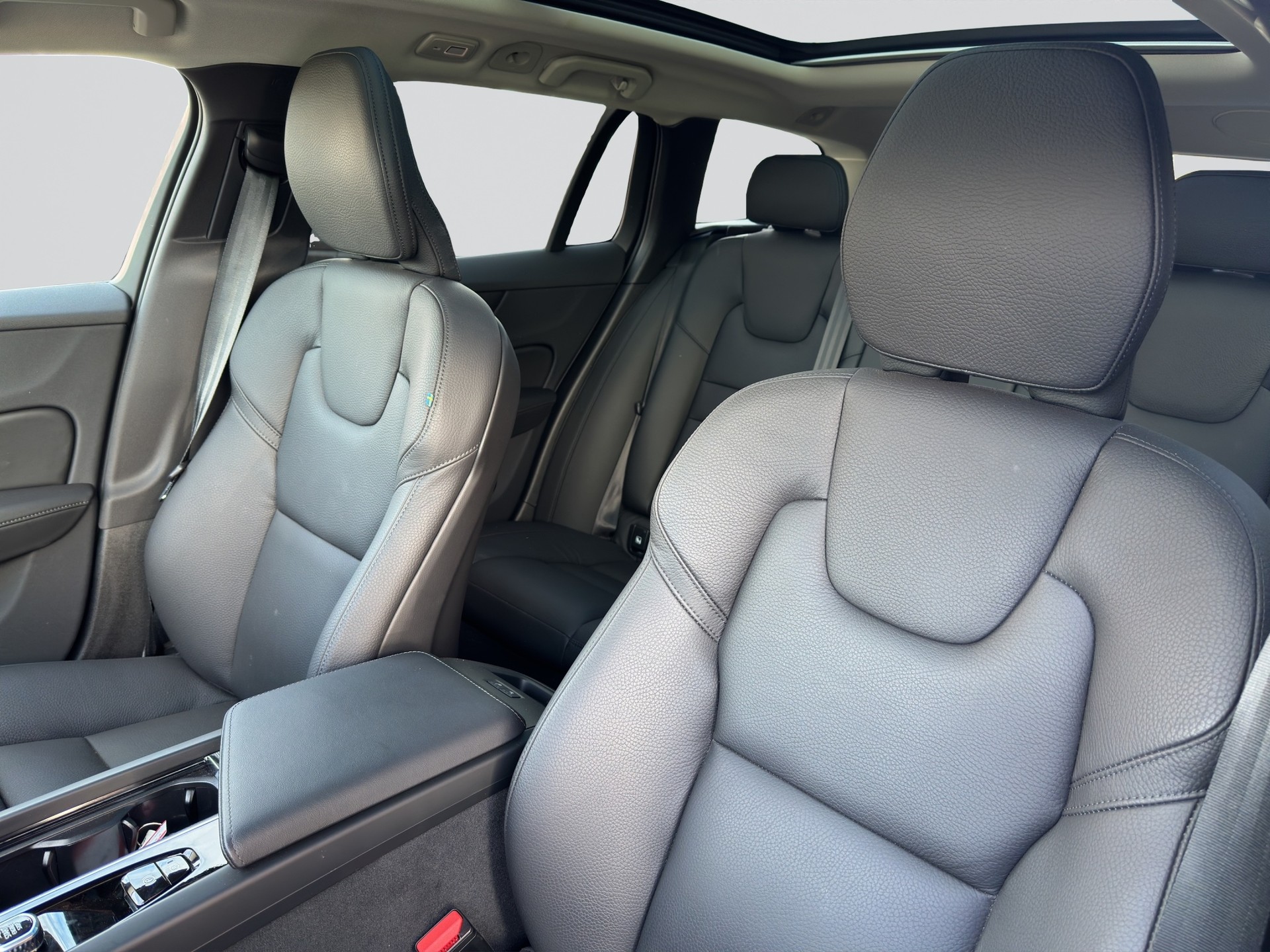 VOLVO V60 B4 Benzin Mild Hybrid Plus Dark DCT-image-5