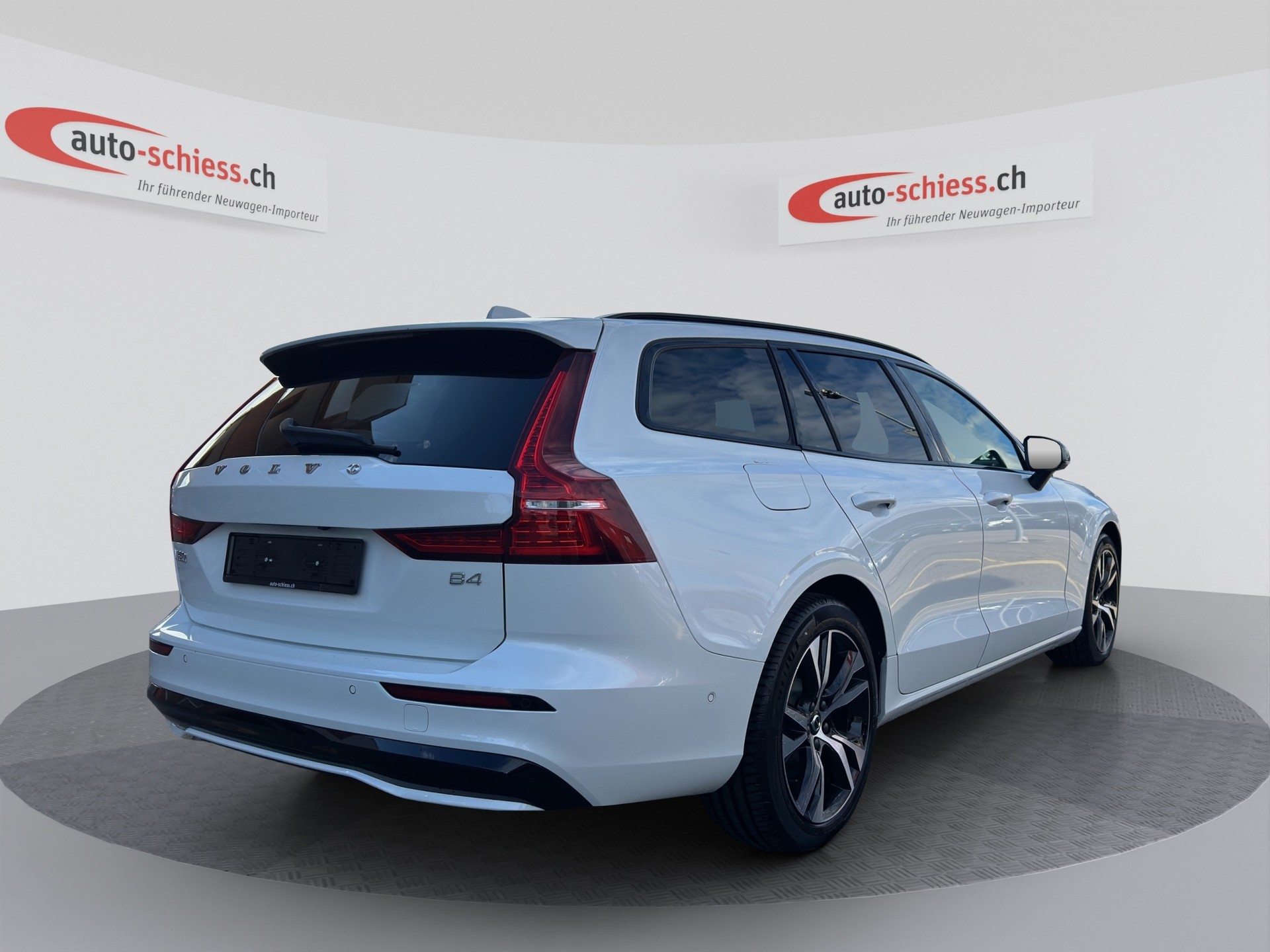 VOLVO V60 B4 Benzin Mild Hybrid Plus Dark DCT-image-4