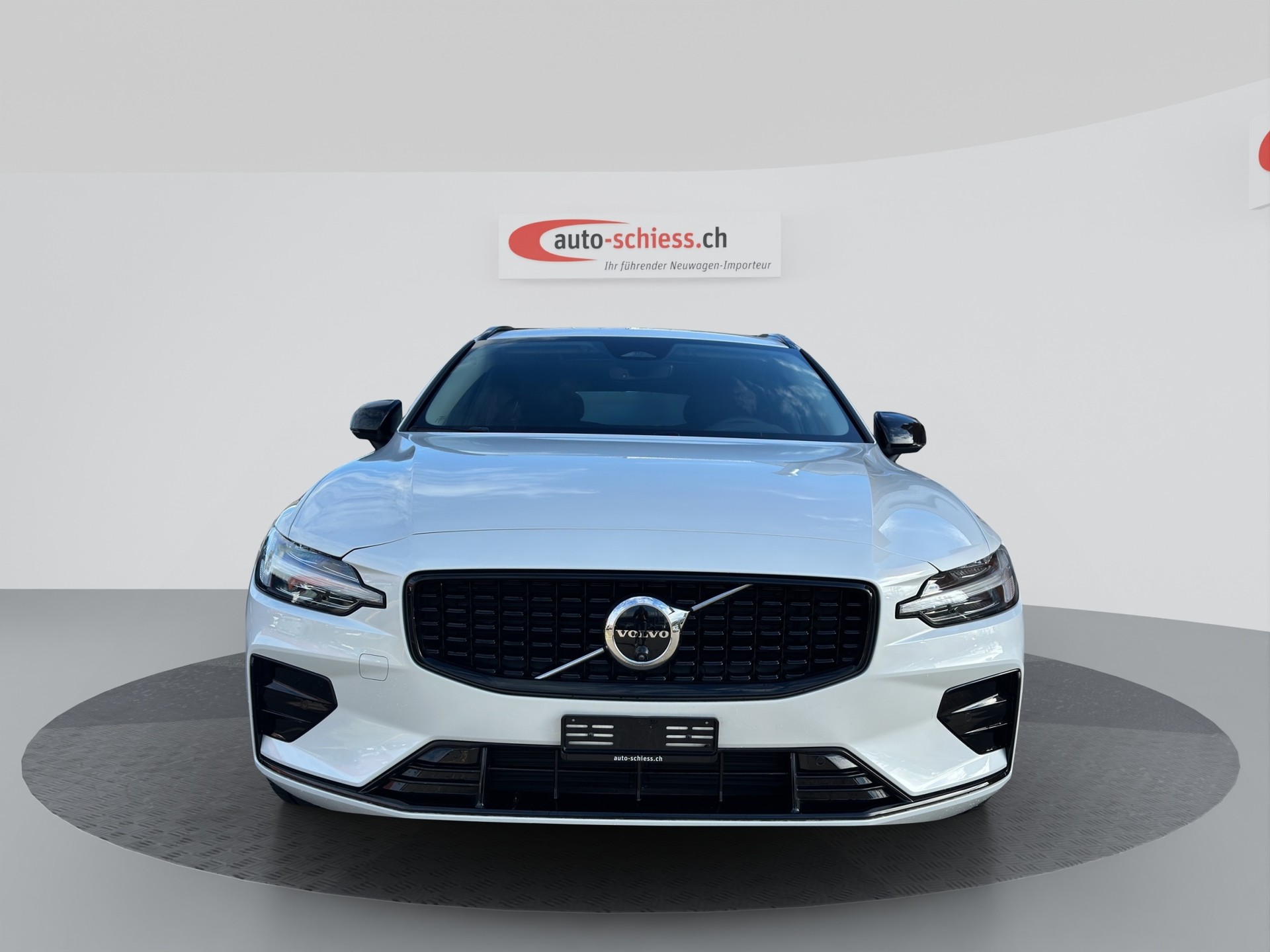 VOLVO V60 B4 Benzin Mild Hybrid Plus Dark DCT-image-1