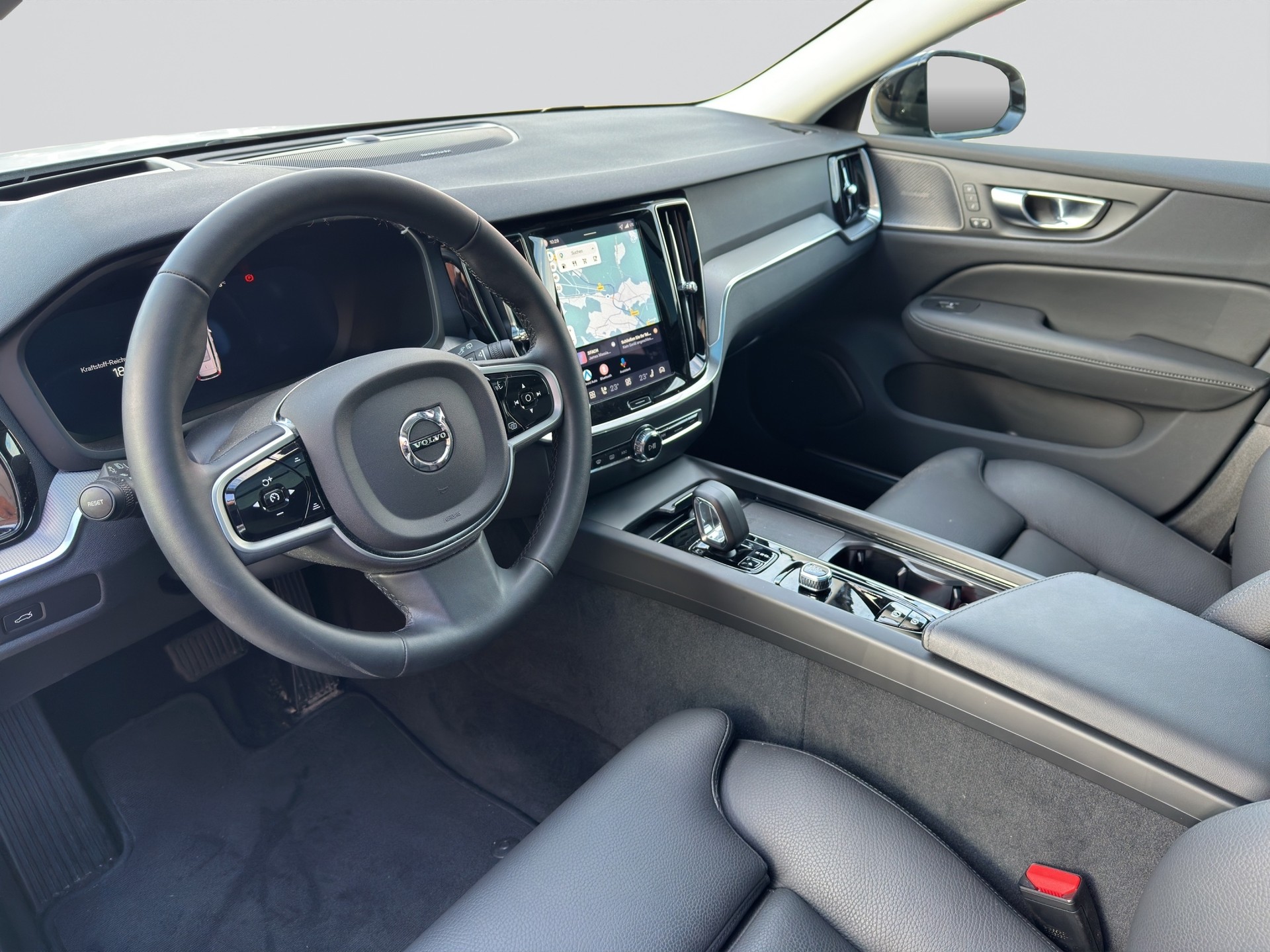 VOLVO V60 B4 Benzin Mild Hybrid Plus Dark DCT-image-6