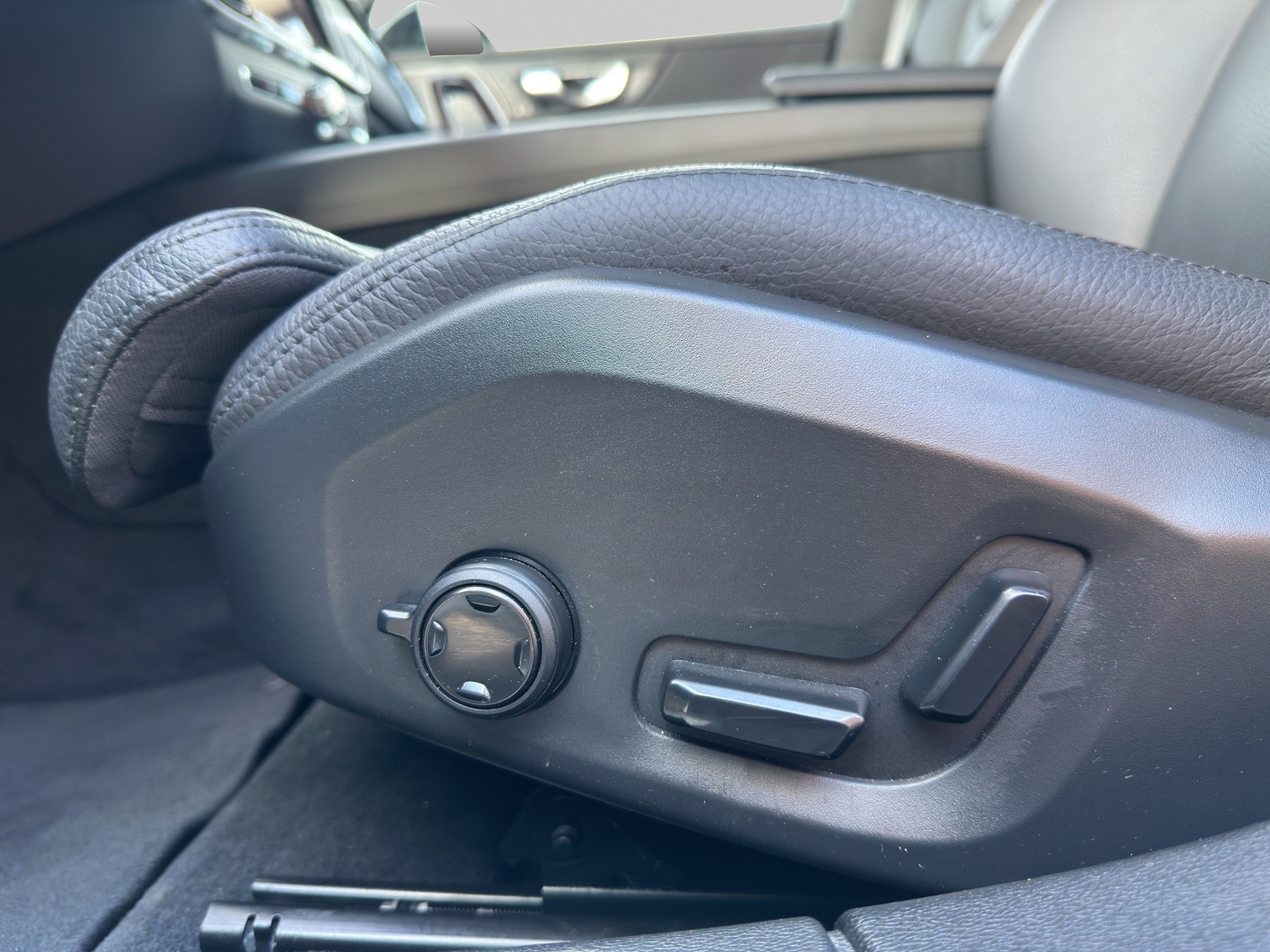 VOLVO V60 B4 Benzin Mild Hybrid Plus Dark DCT-image-9