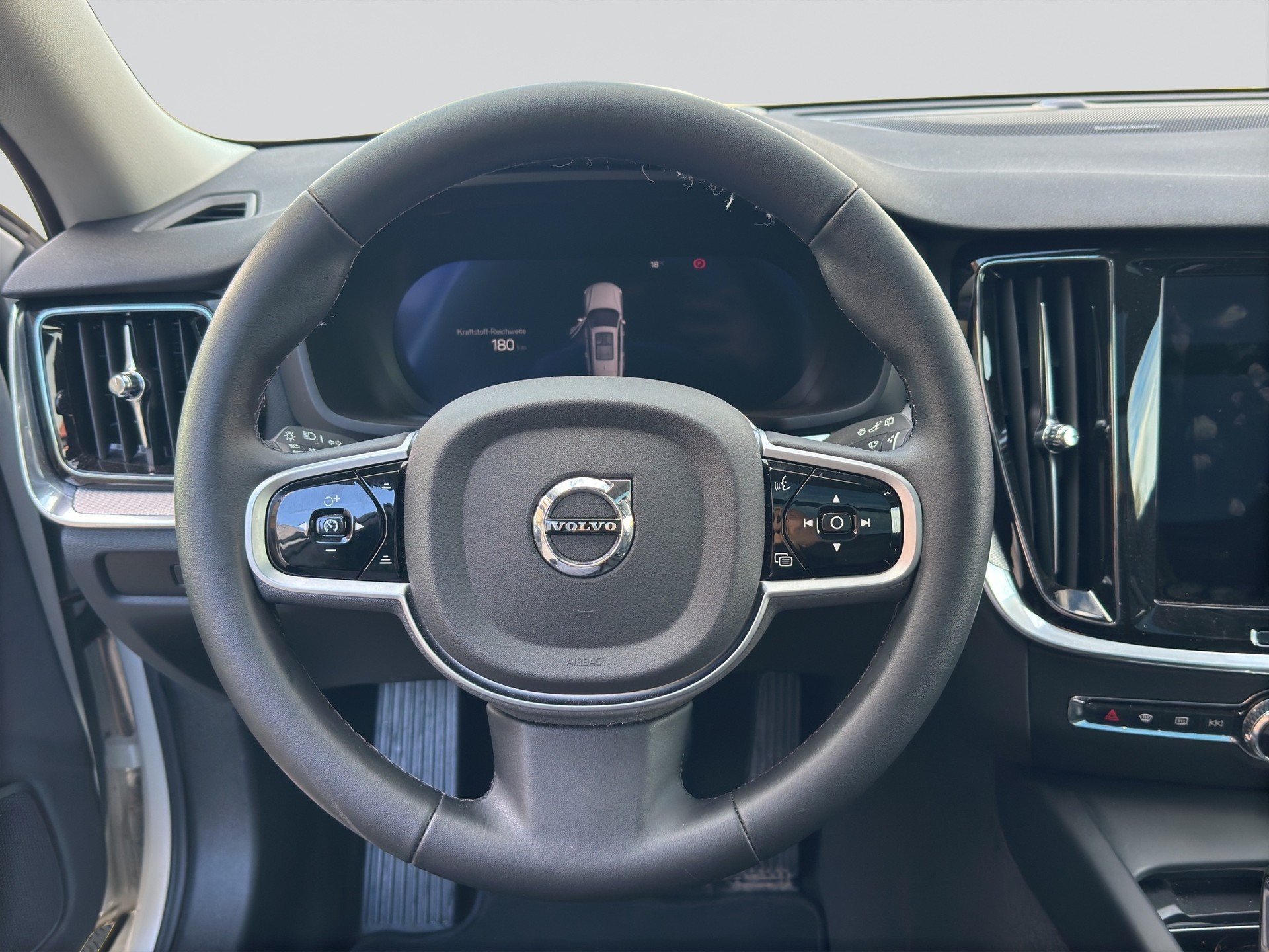 VOLVO V60 B4 Benzin Mild Hybrid Plus Dark DCT-image-10