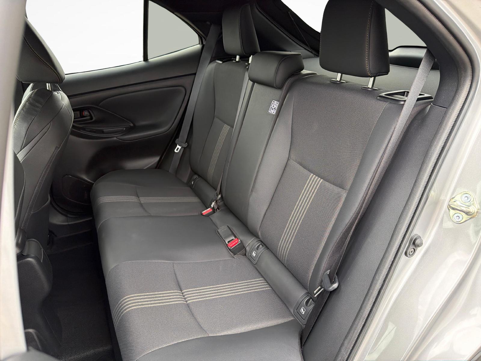 TOYOTA Yaris Cross 1.5 VVT-i HSD Adventure AWD-i-image-8