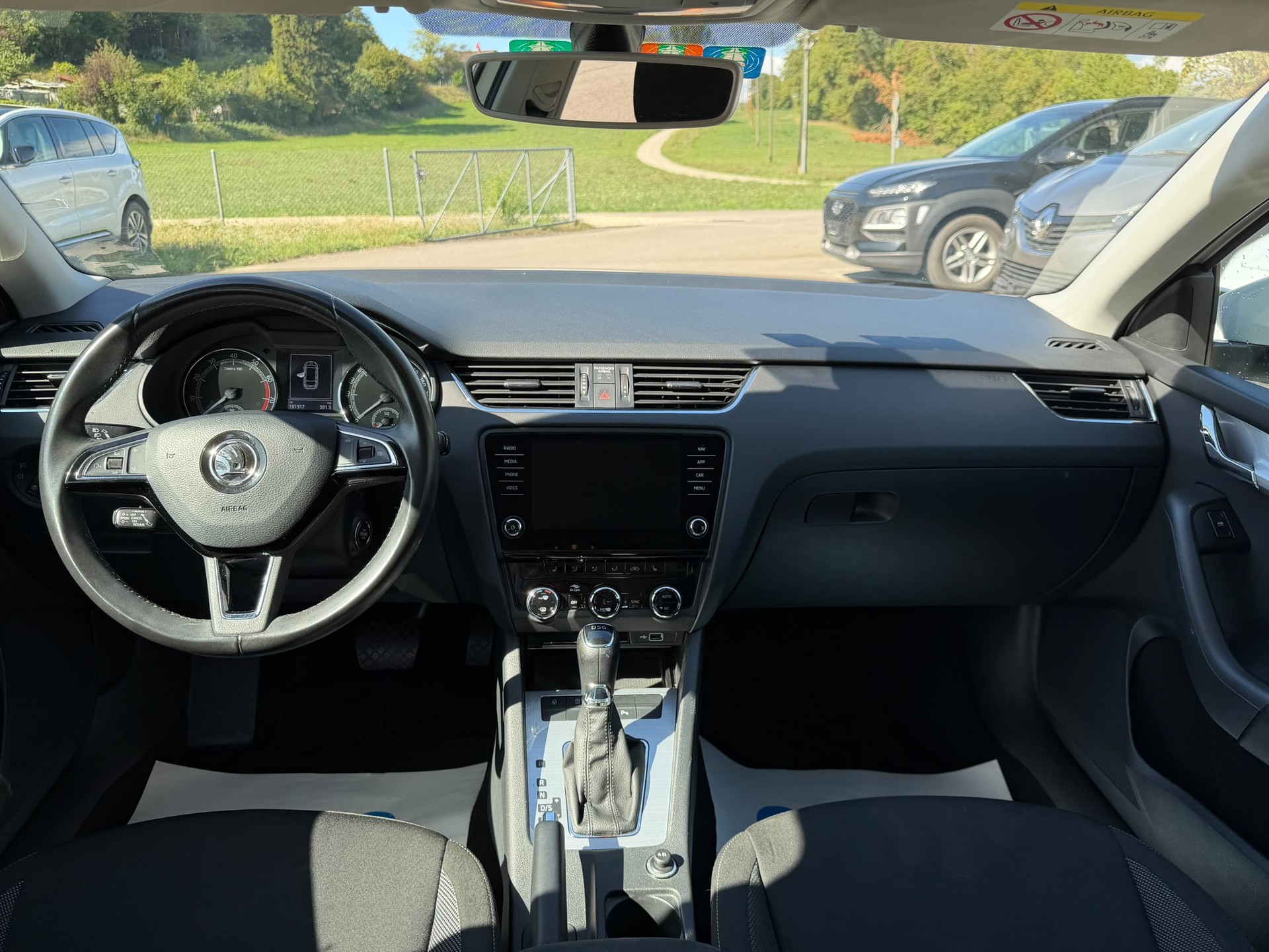 SKODA Octavia Combi 1.5 TSI Ambition DSG-image-9