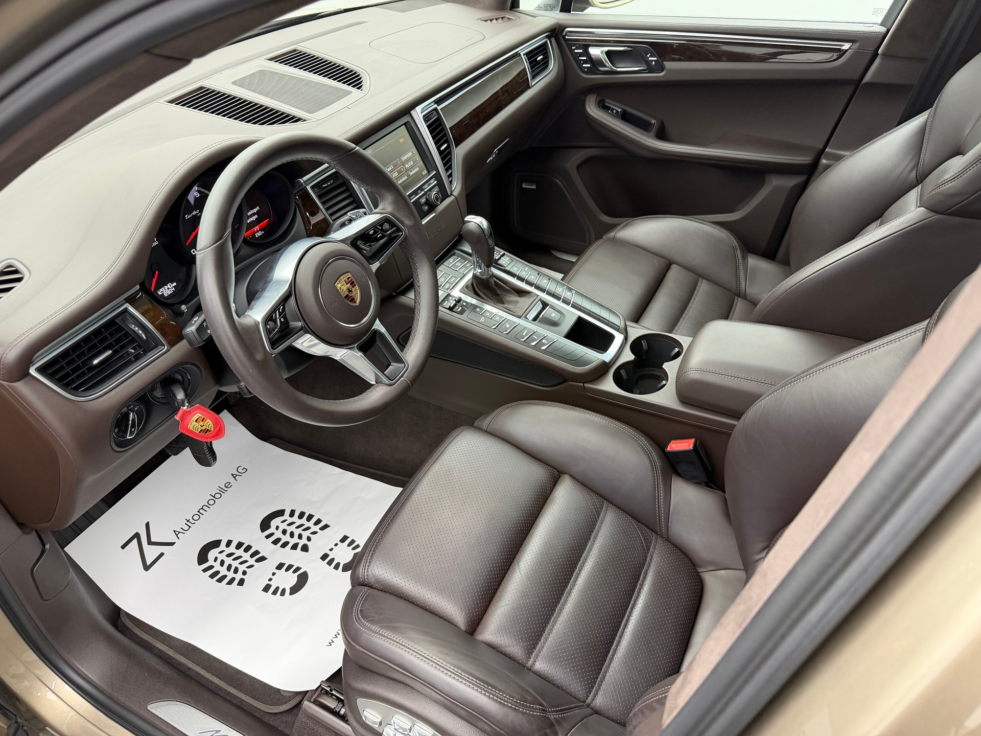 PORSCHE Macan Turbo V6 400PS Palladium Metallic PDK / 360° Kamera / BOSE Soundsystem / Panoramadach / Leder / KW-Gewindefahrwerk /-image-6
