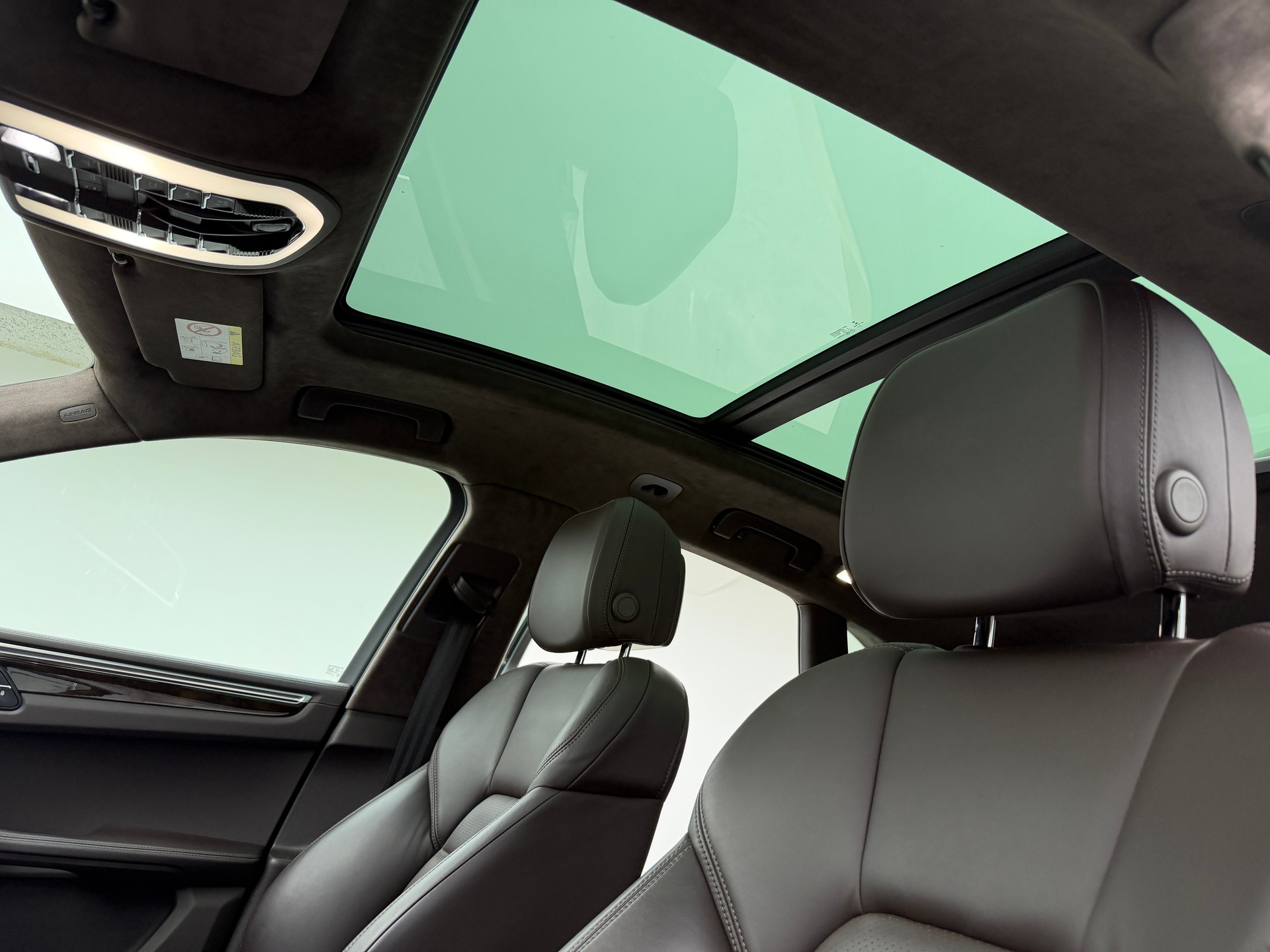 PORSCHE Macan Turbo V6 400PS Palladium Metallic PDK / 360° Kamera / BOSE Soundsystem / Panoramadach / Leder / KW-Gewindefahrwerk /-image-7