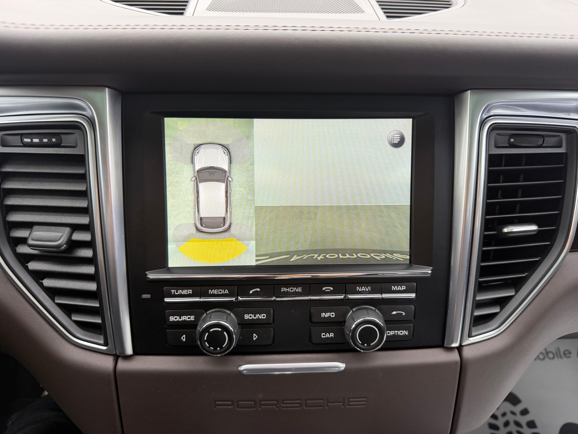 PORSCHE Macan Turbo V6 400PS Palladium Metallic PDK / 360° Kamera / BOSE Soundsystem / Panoramadach / Leder / KW-Gewindefahrwerk /-image-13