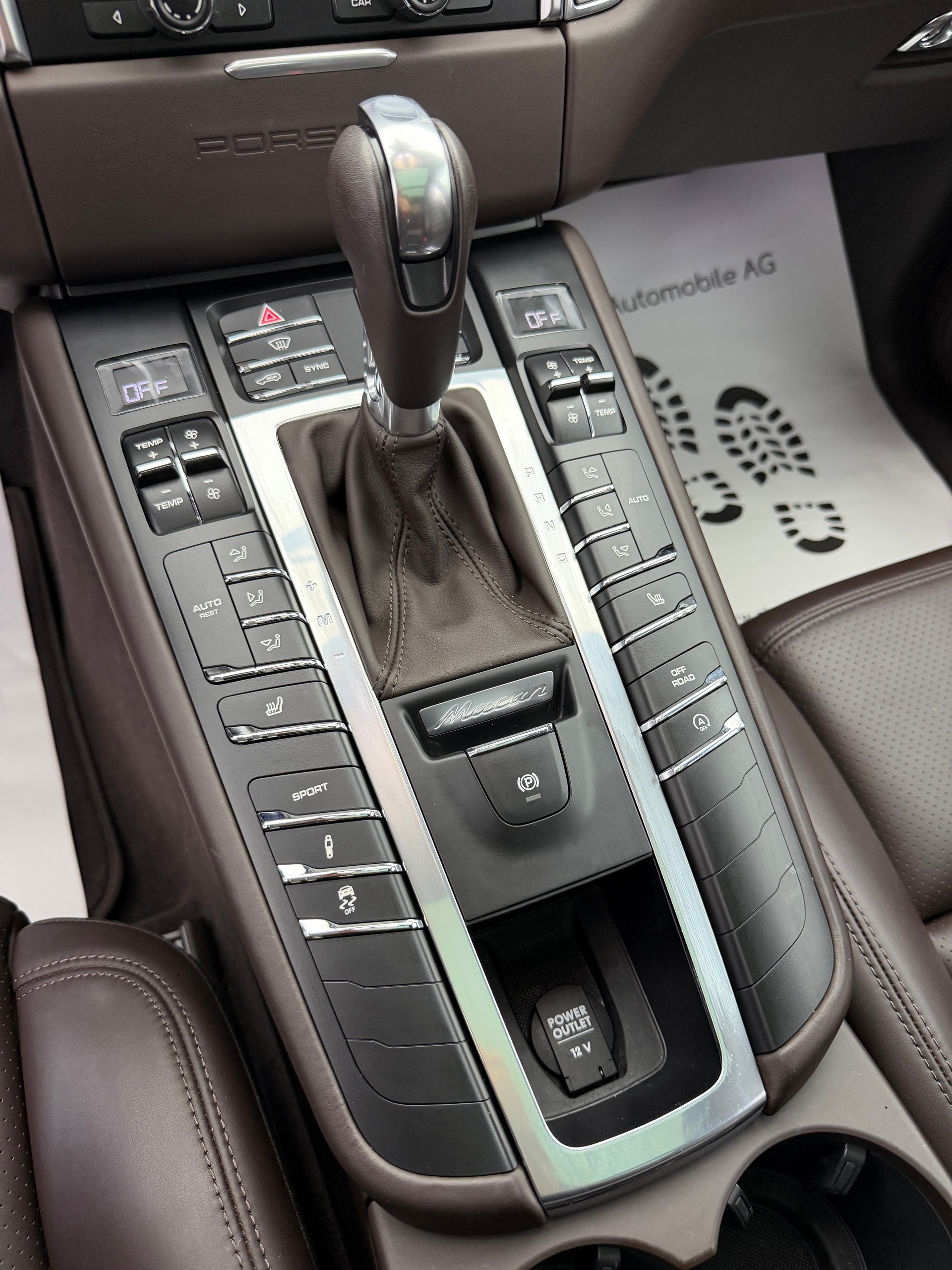 PORSCHE Macan Turbo V6 400PS Palladium Metallic PDK / 360° Kamera / BOSE Soundsystem / Panoramadach / Leder / KW-Gewindefahrwerk /-image-14