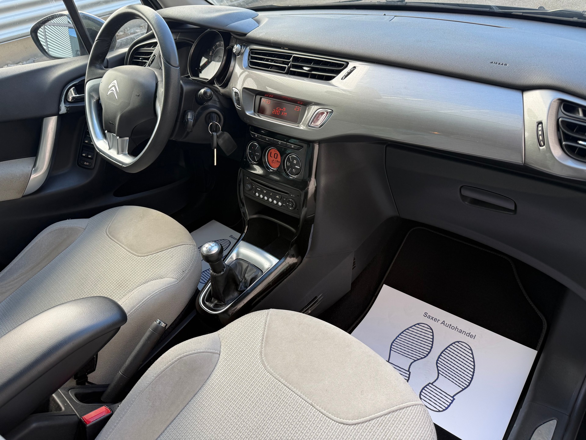 CITROEN C3 1.6i 16V Exclusive-image-7