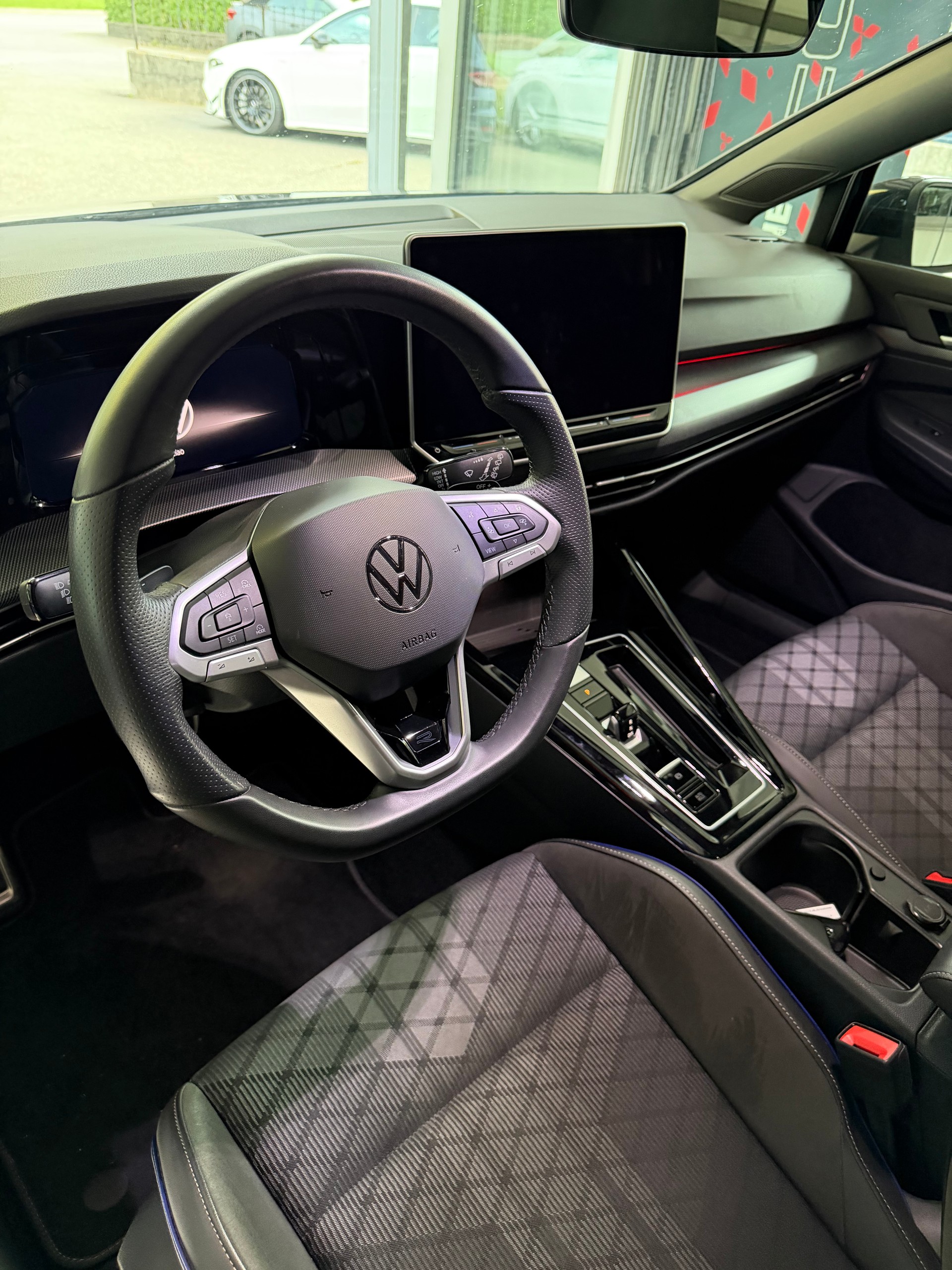 VW Golf 1.5 e TSI mHEV R-Line DSG-image-9