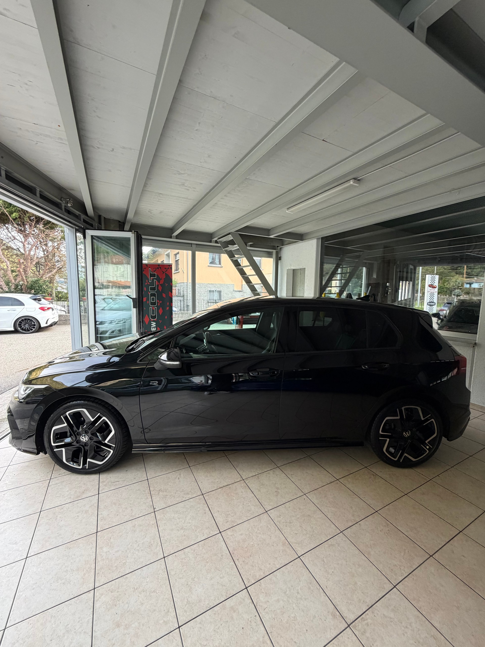 VW Golf 1.5 e TSI mHEV R-Line DSG-image-2