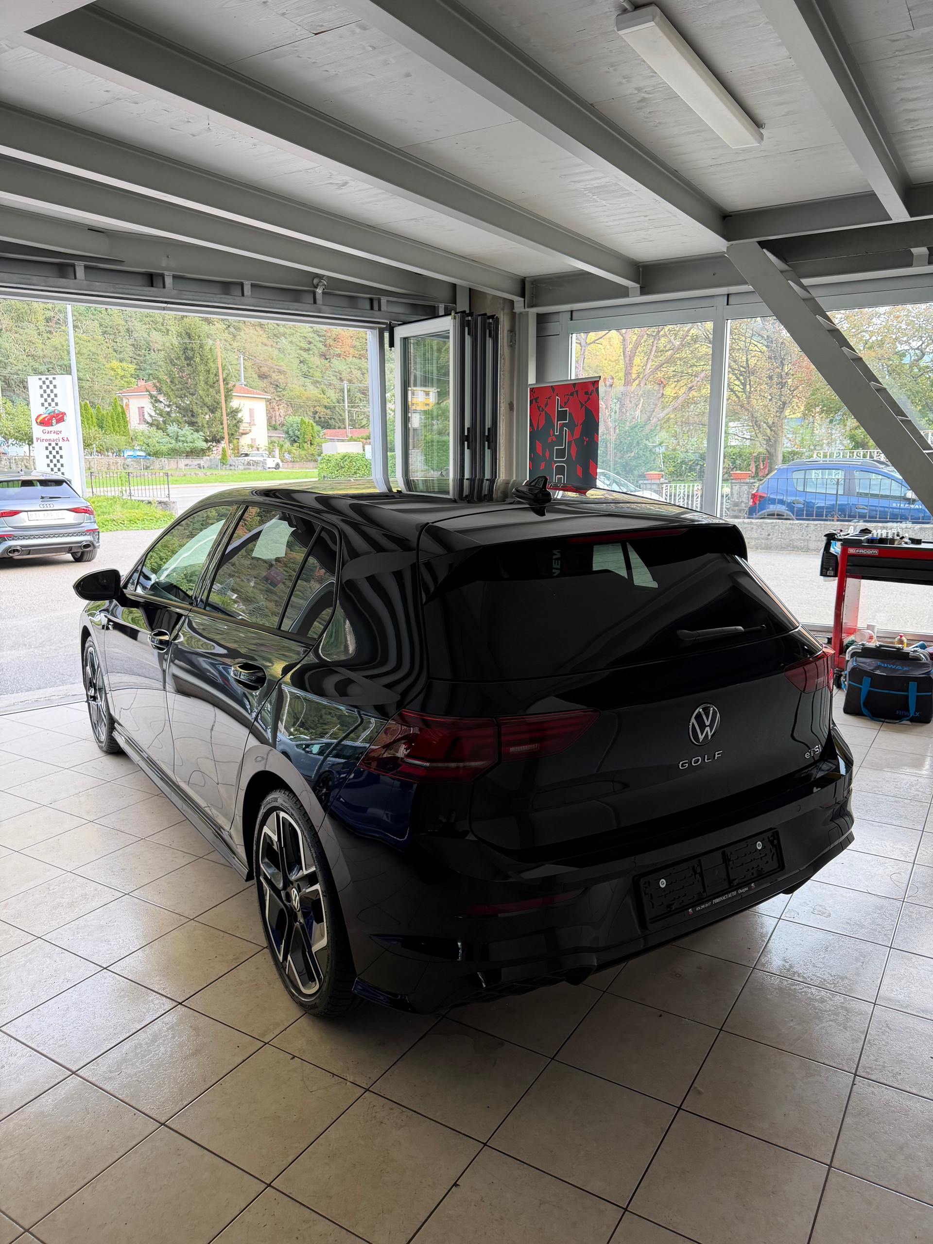 VW Golf 1.5 e TSI mHEV R-Line DSG-image-4